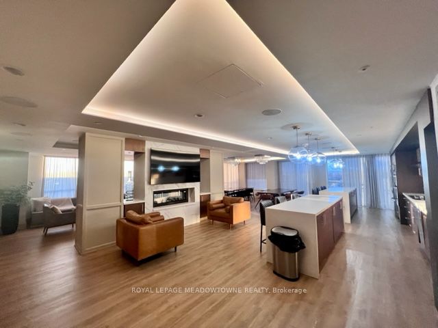 1050 Main Street E, #315