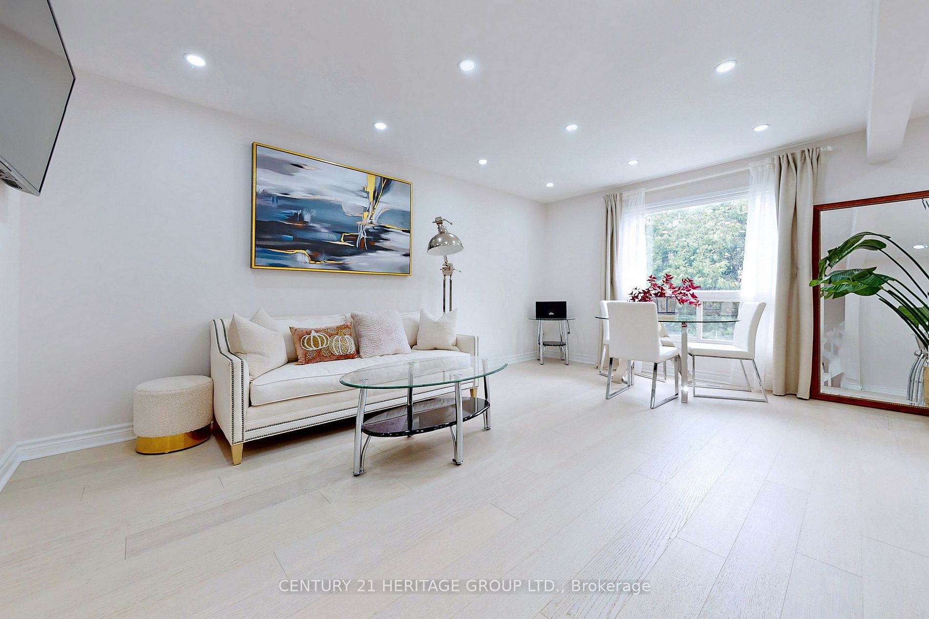 8 Newington Crescent W