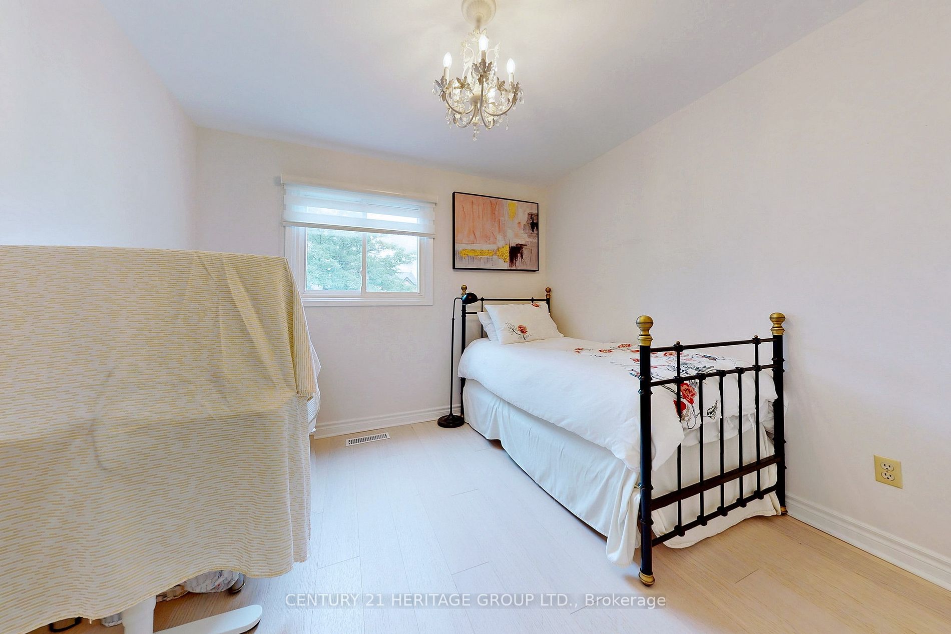 8 Newington Crescent W