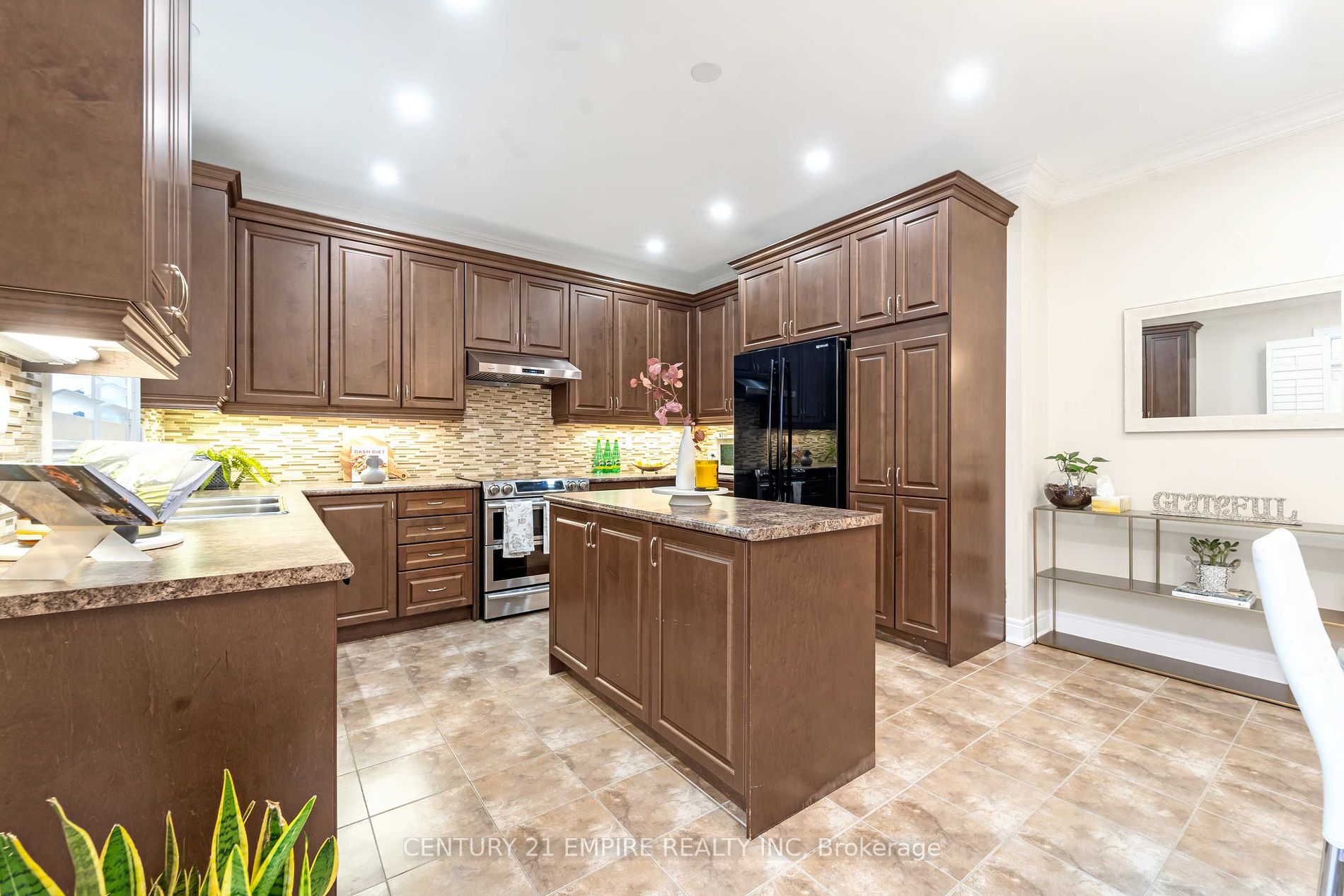 508 Hinchey Crescent