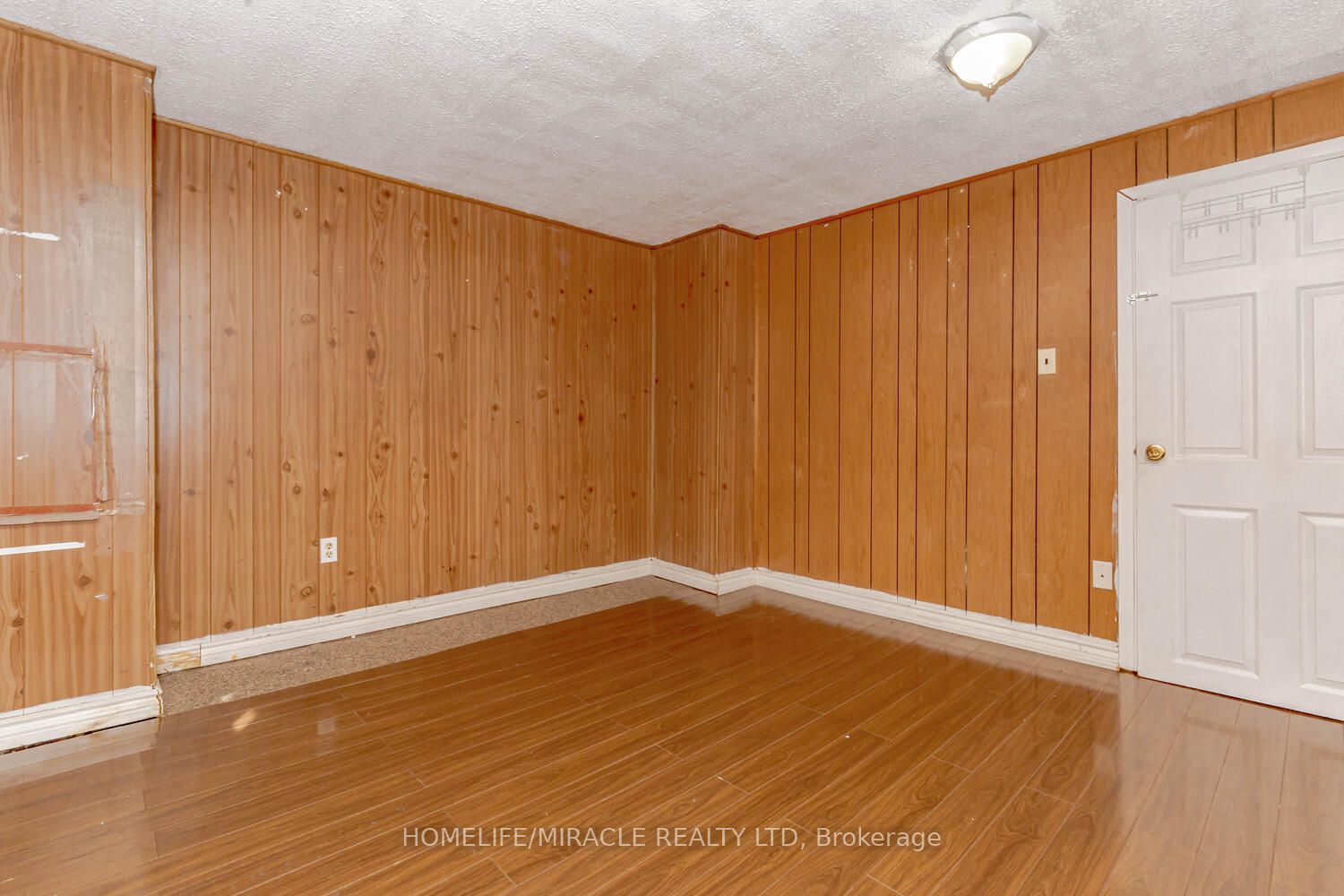 3410 Chipley Cres