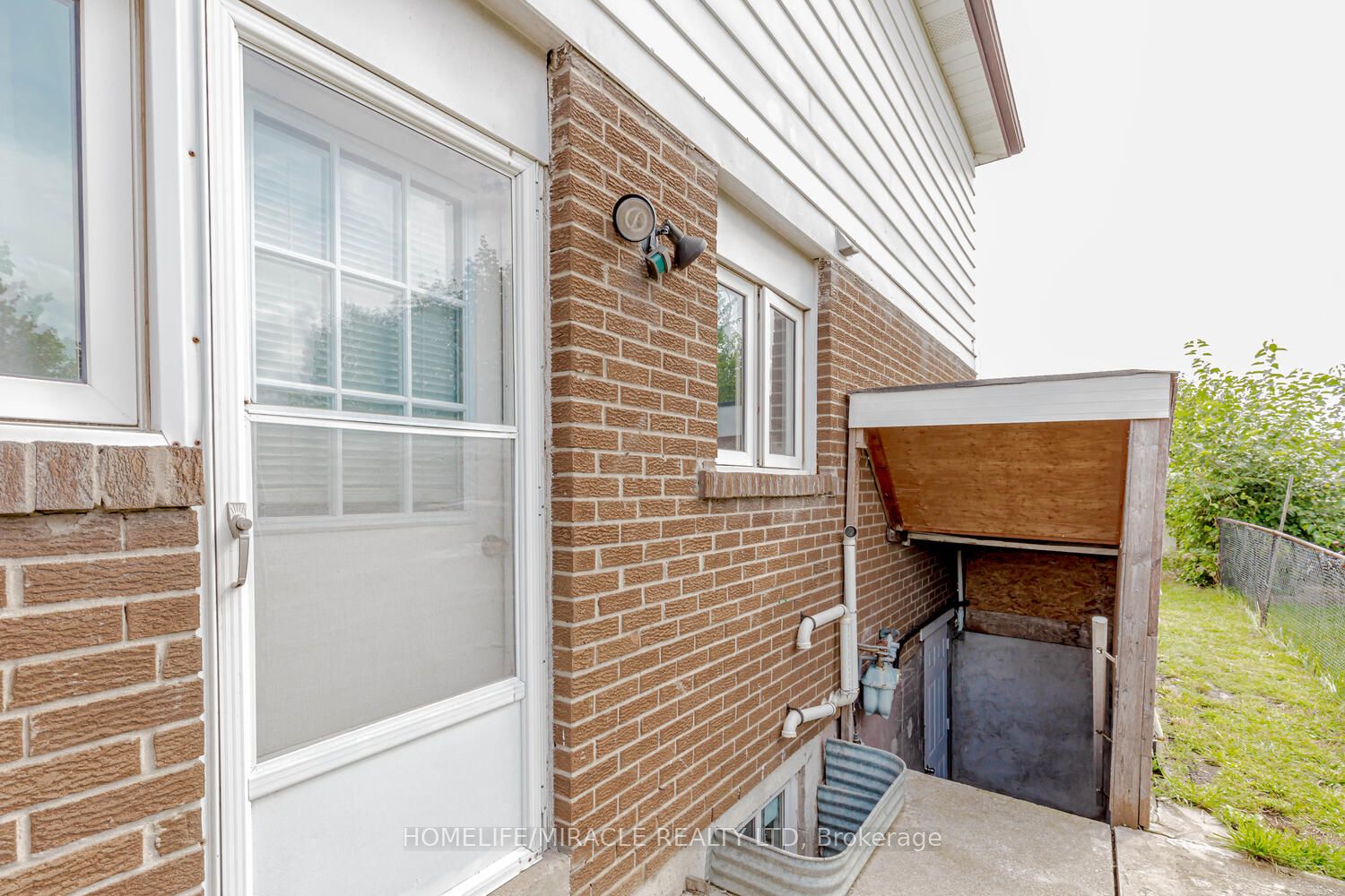 3410 Chipley Cres