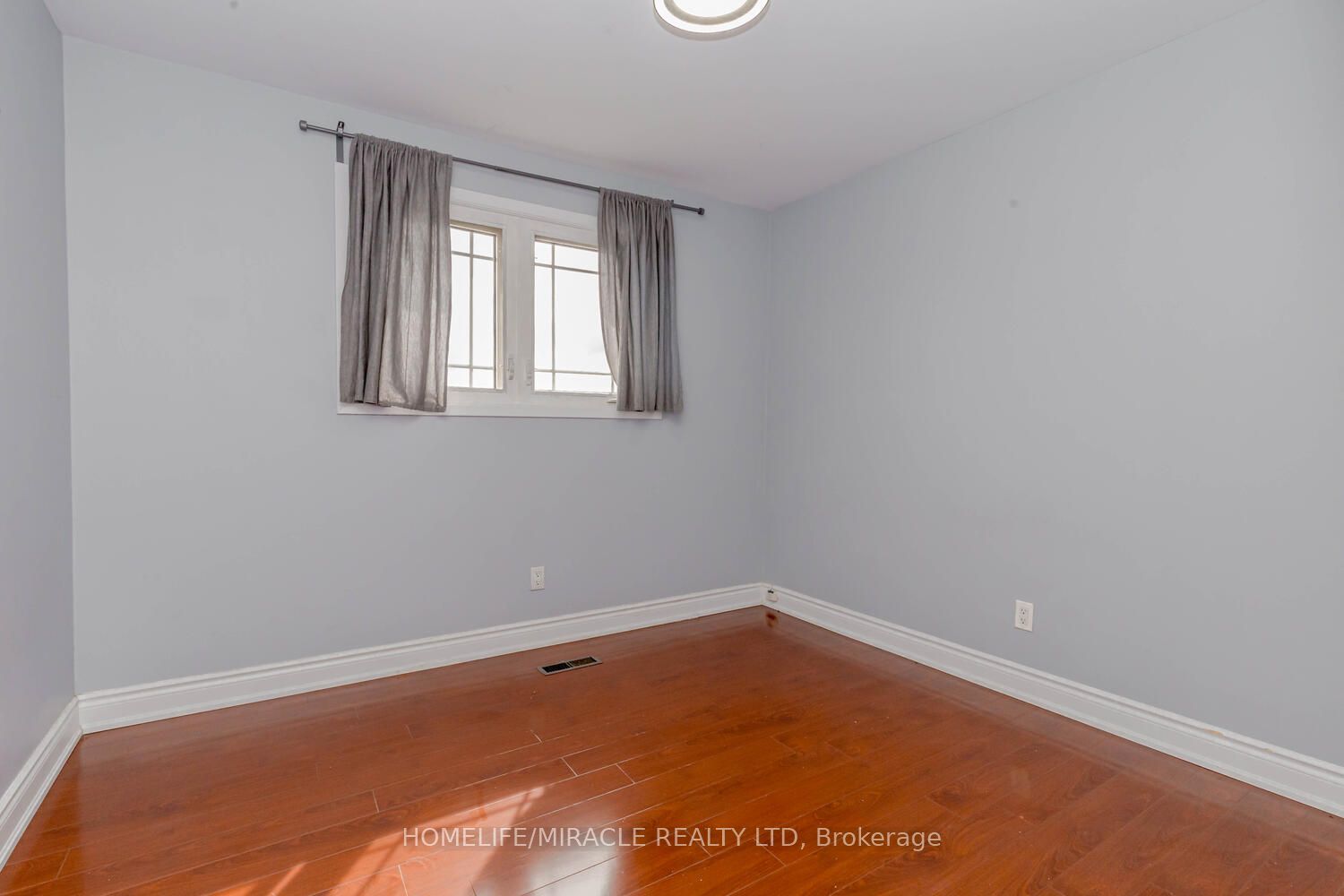3410 Chipley Cres