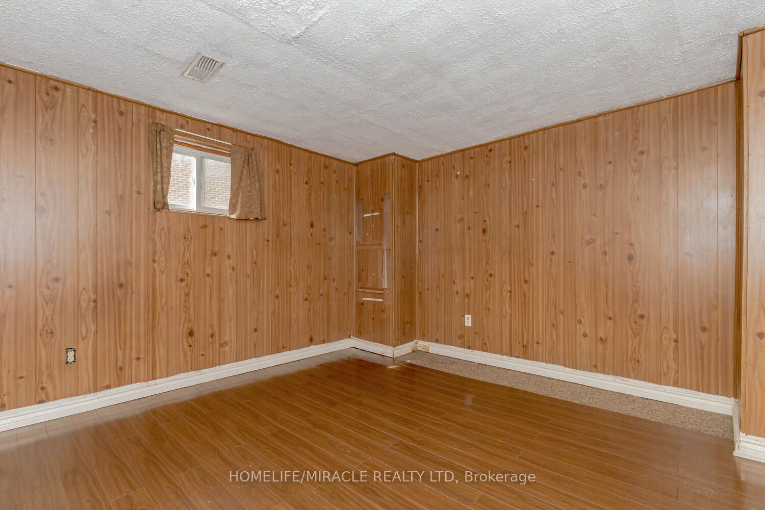 3410 Chipley Cres