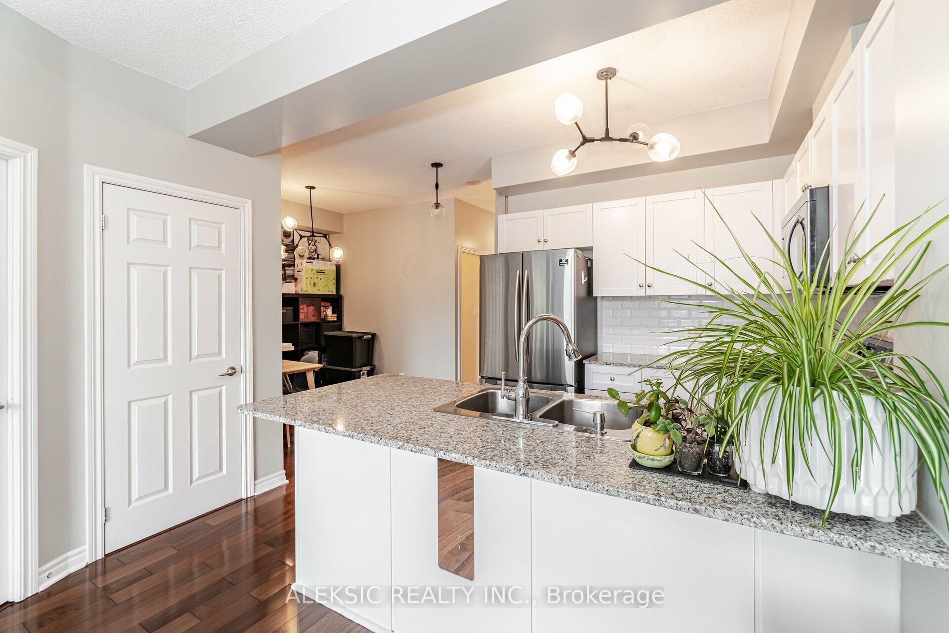 3504 Hurontario St, #202