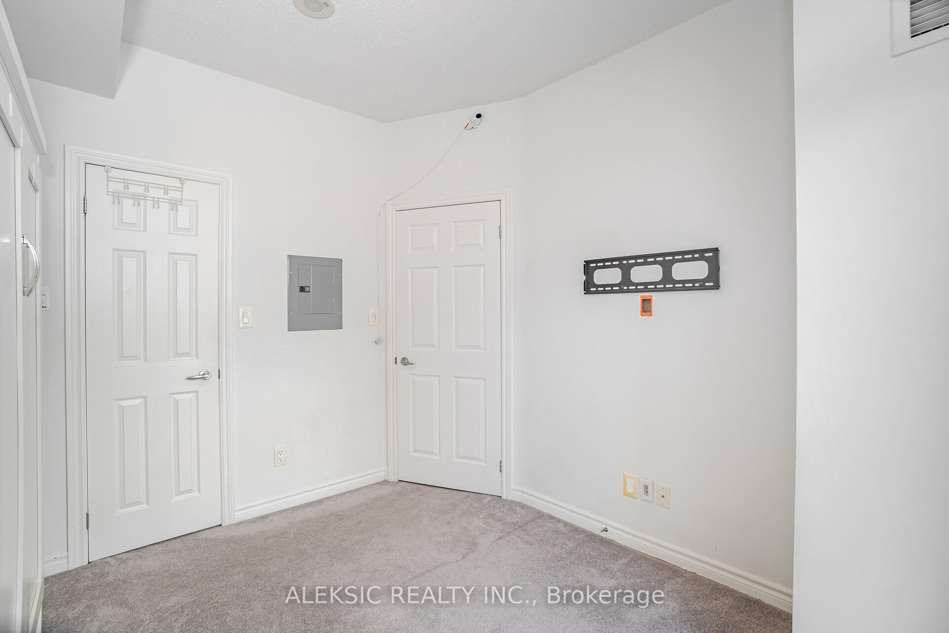 3504 Hurontario St, #202