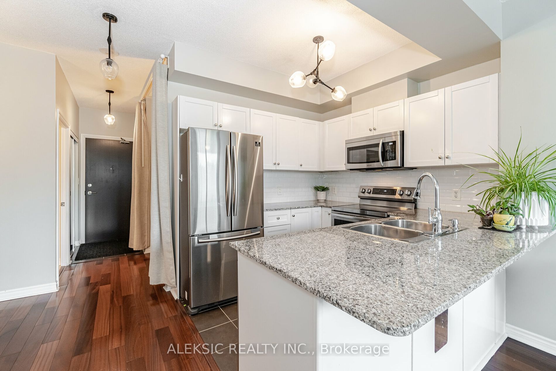 3504 Hurontario St, #202