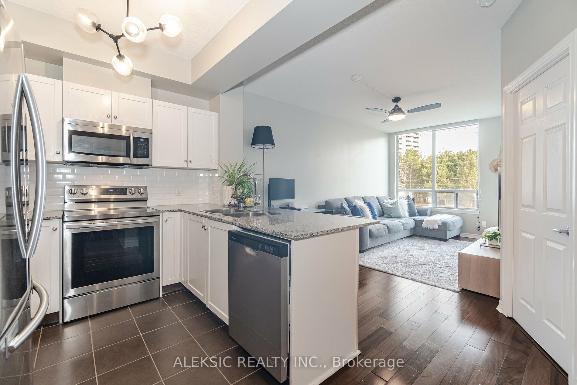 3504 Hurontario St, #202