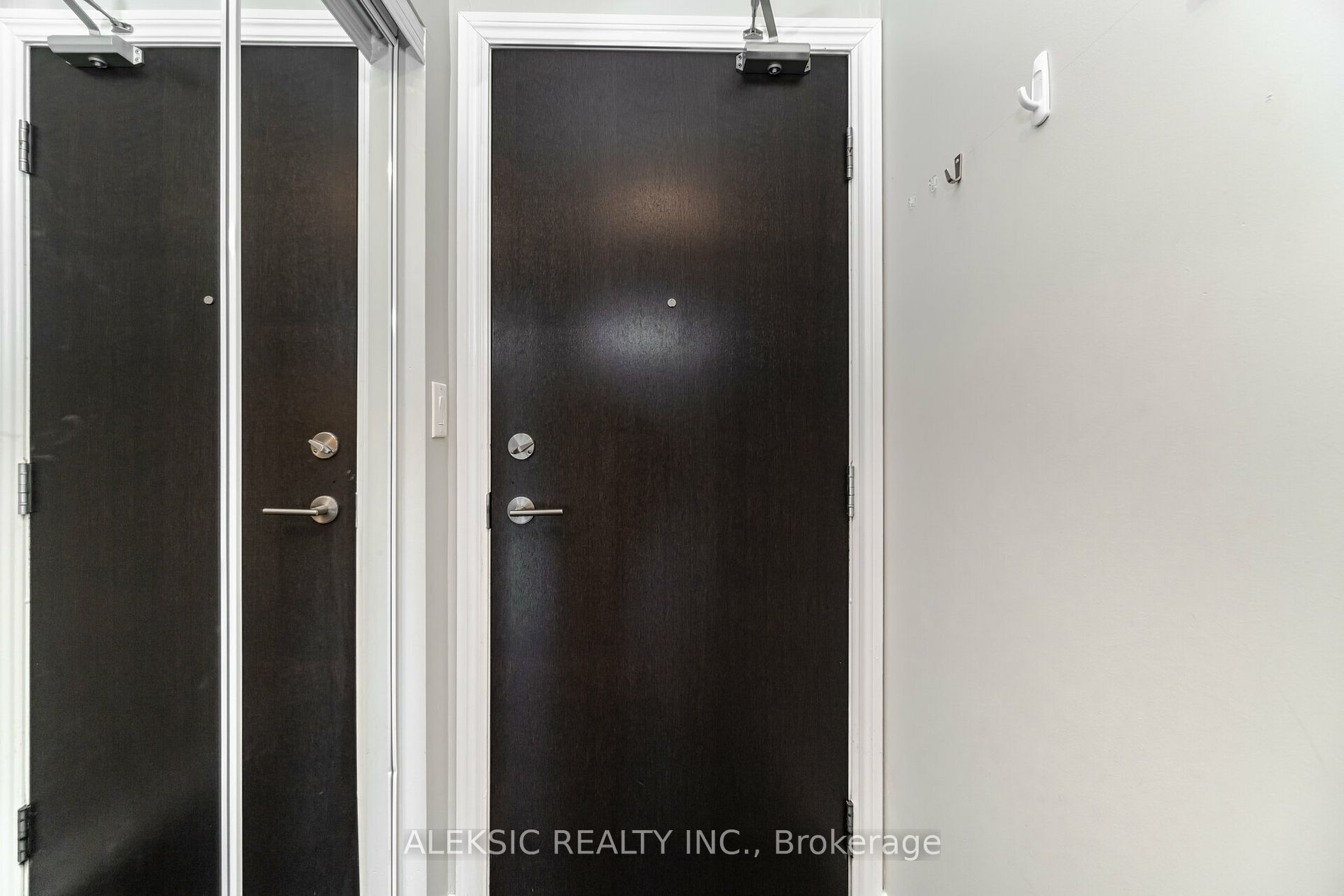 3504 Hurontario St, #202