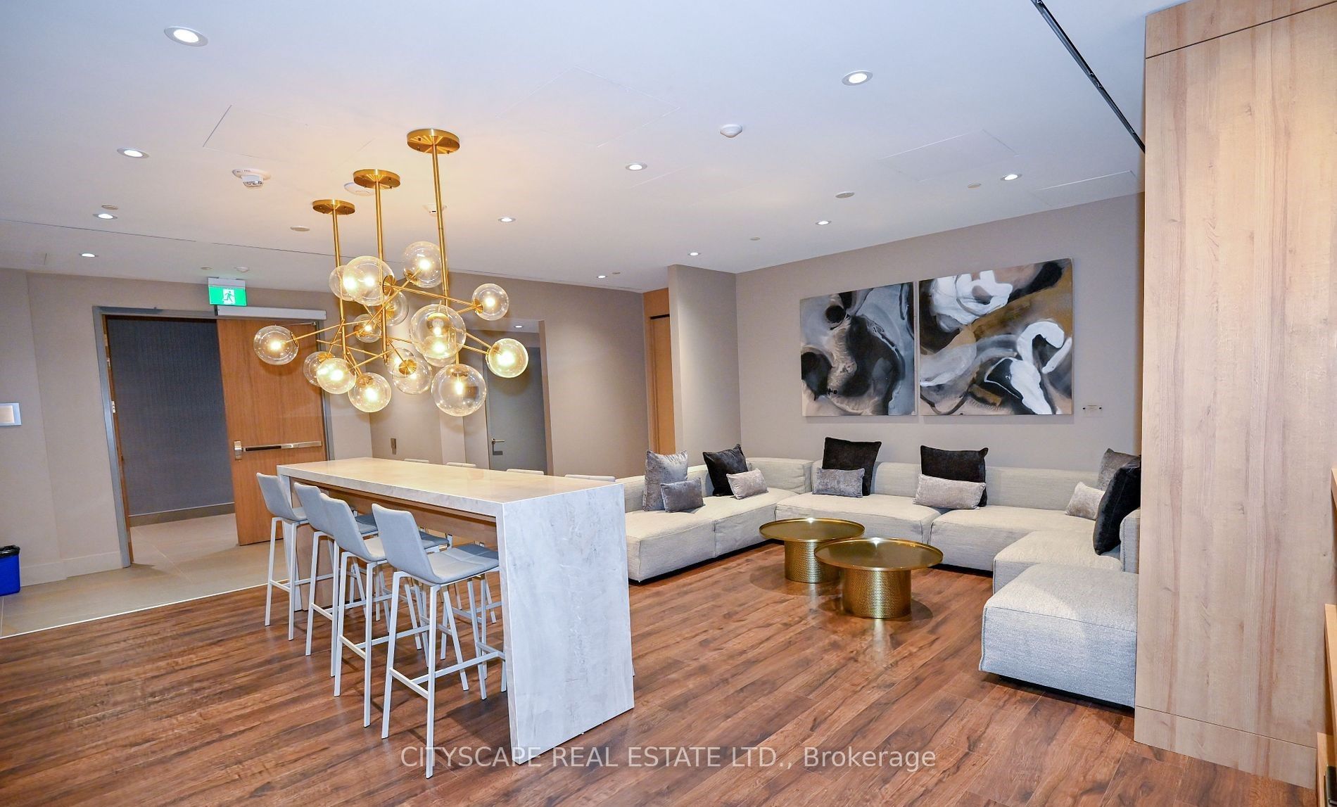 21 park Street E #601