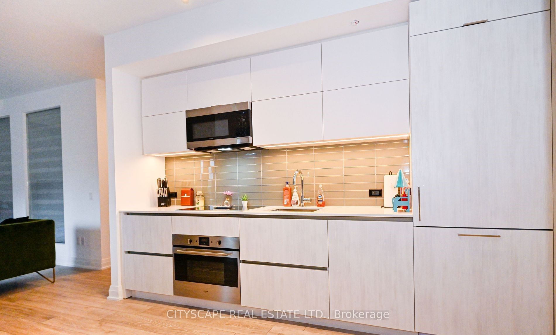 21 park Street E #601