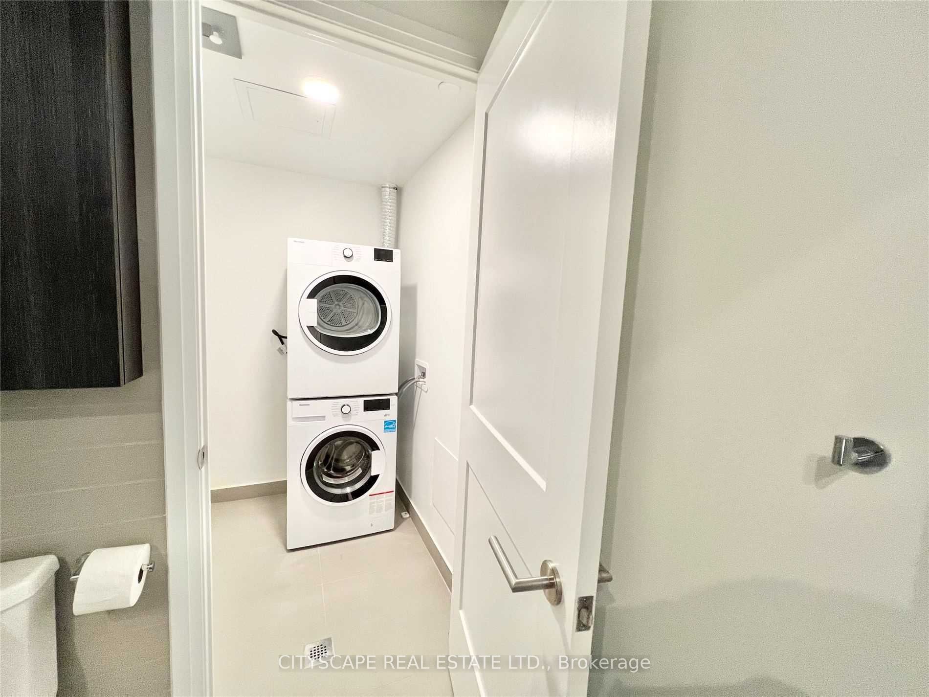 21 park Street E #601