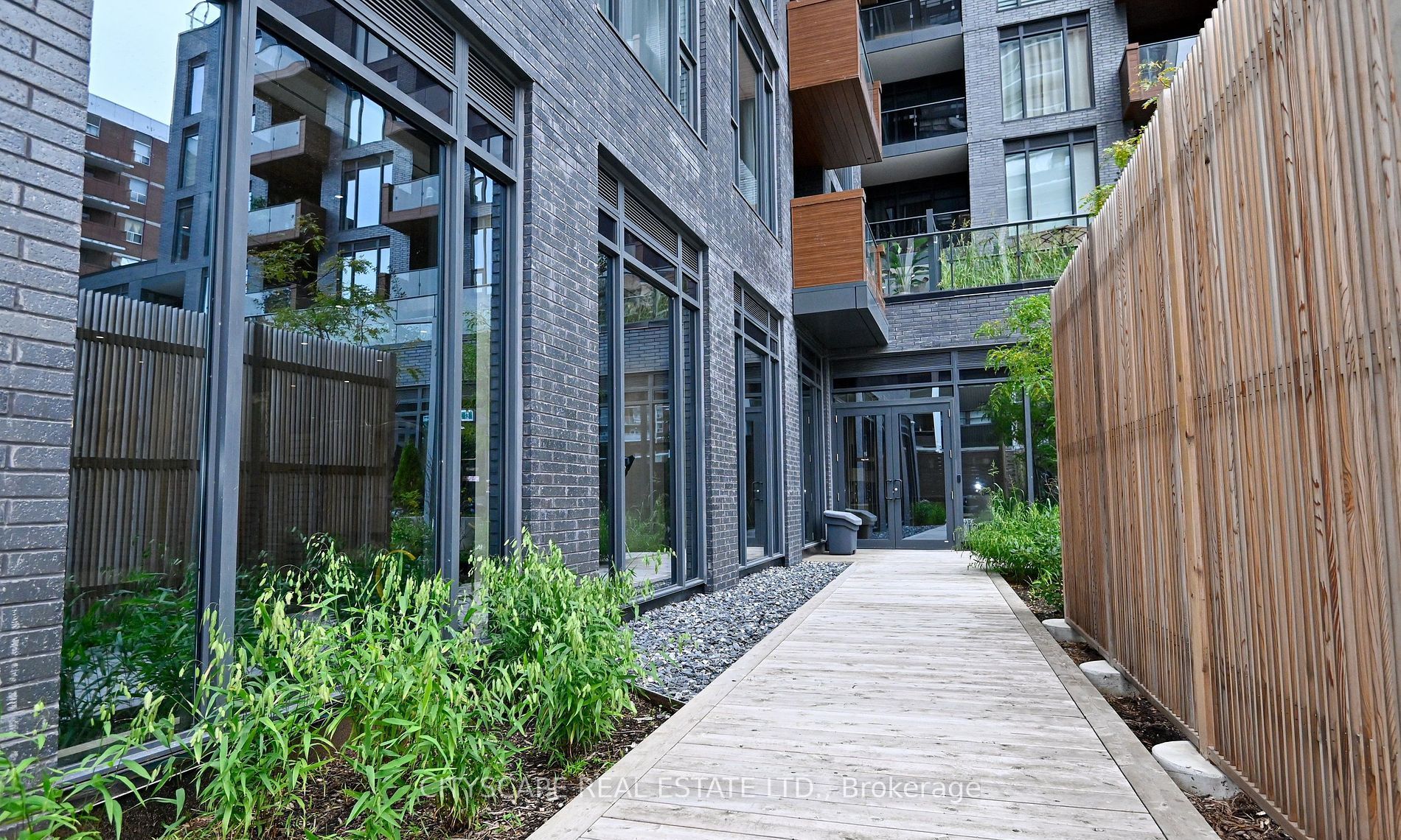 21 park Street E #601