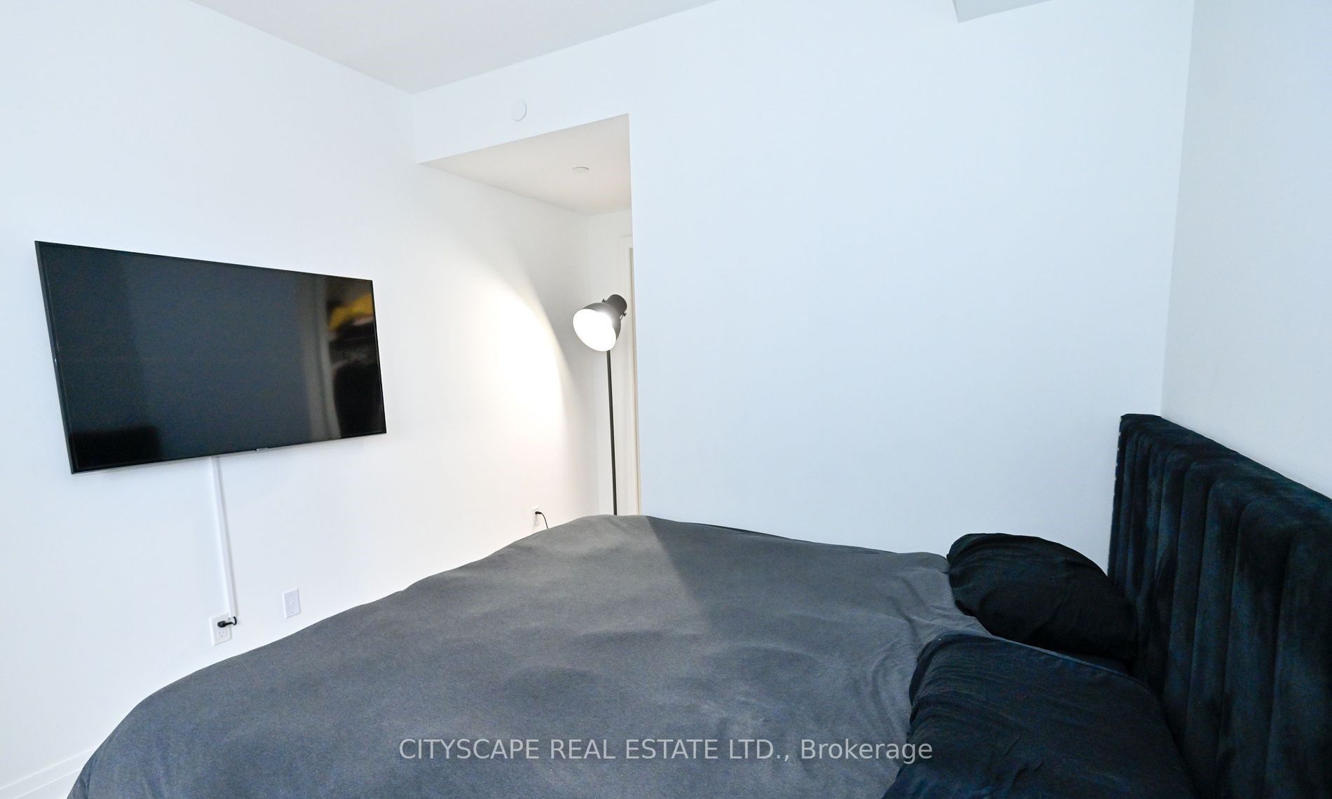 21 park Street E #601