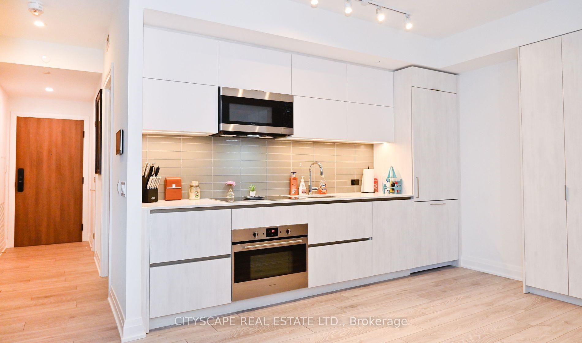 21 park Street E #601