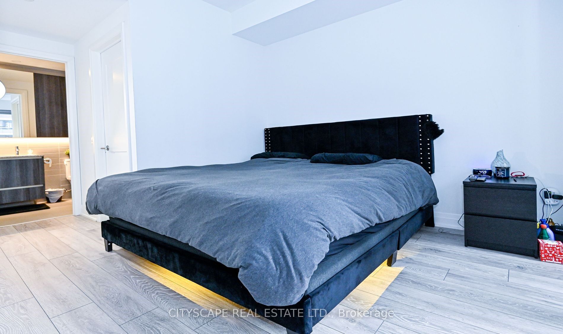 21 park Street E #601