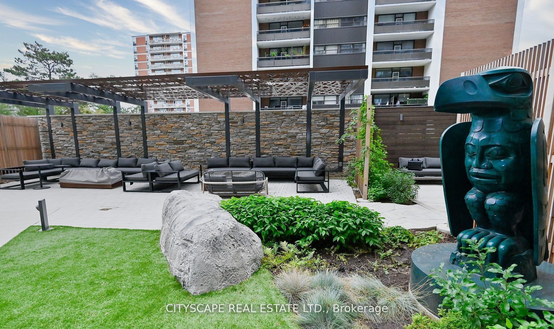 21 Park Street E #601