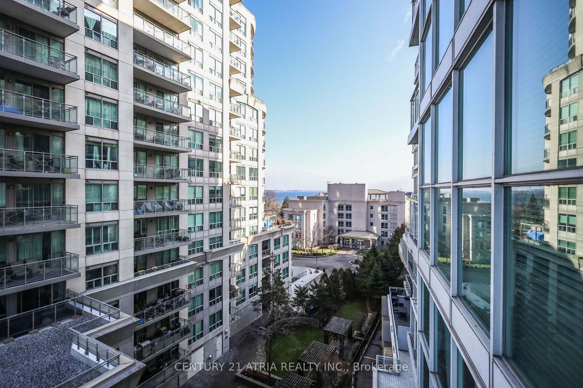 2067 Lake Shore Blvd W, #601