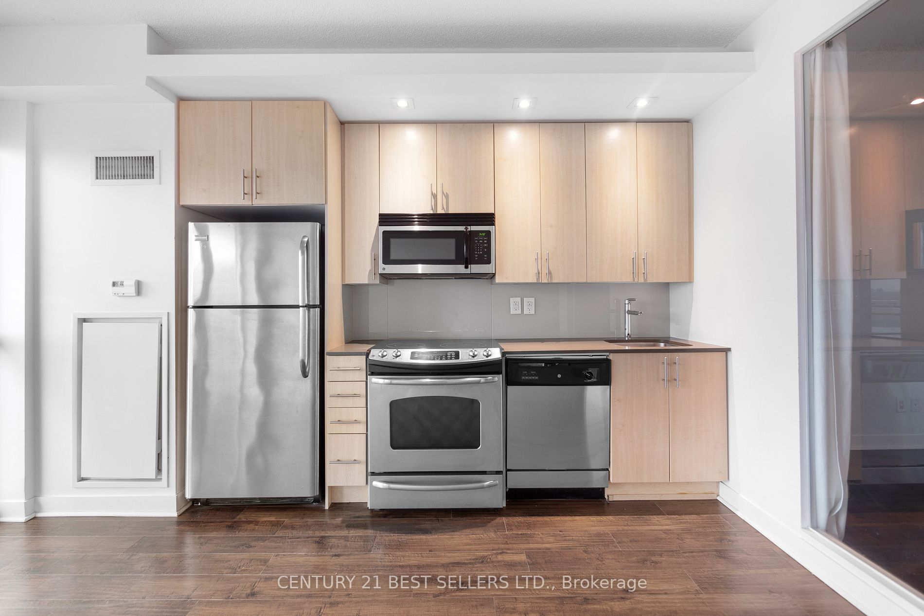 165 Legion Rd N, #2423