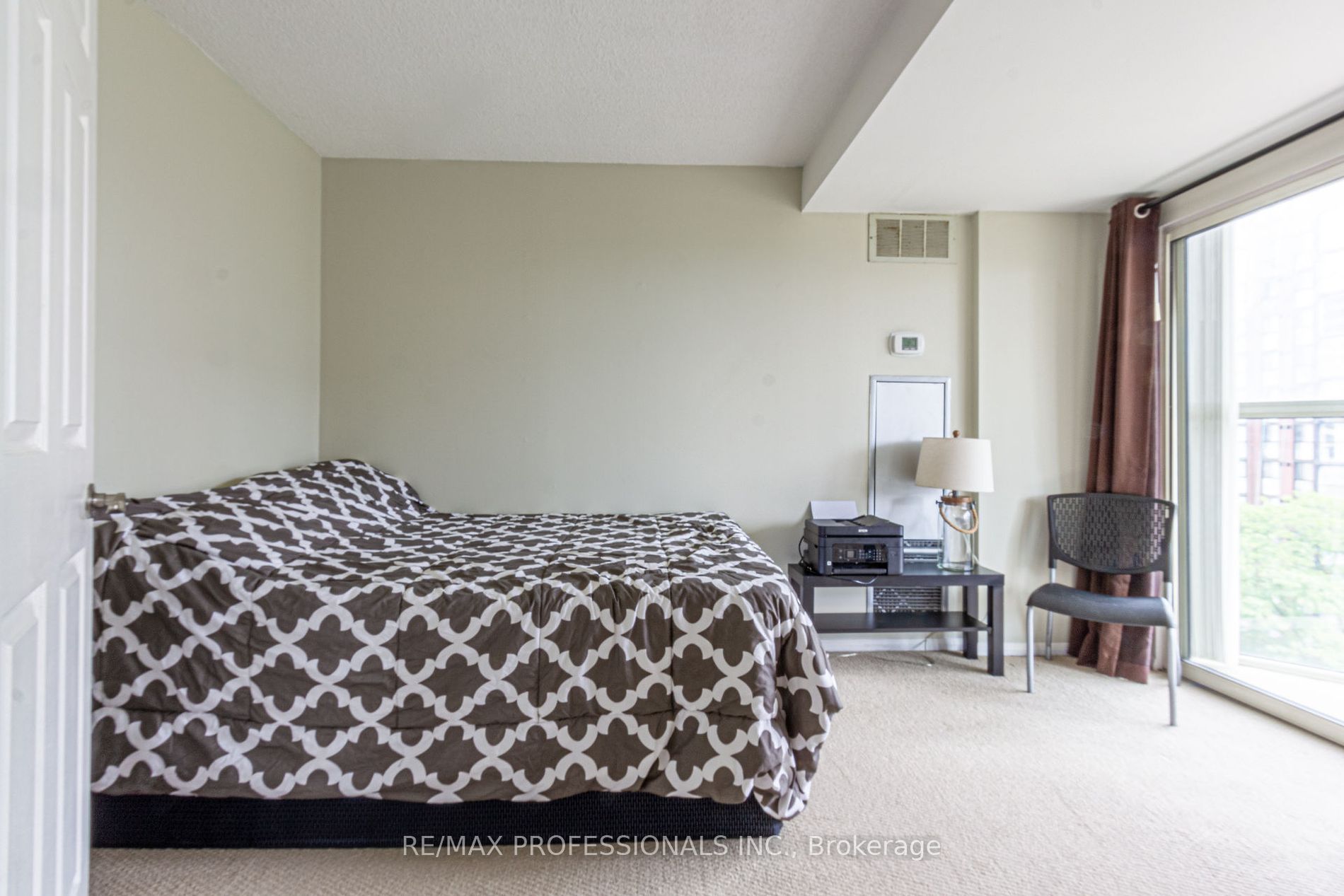 2091 Hurontario St, #710