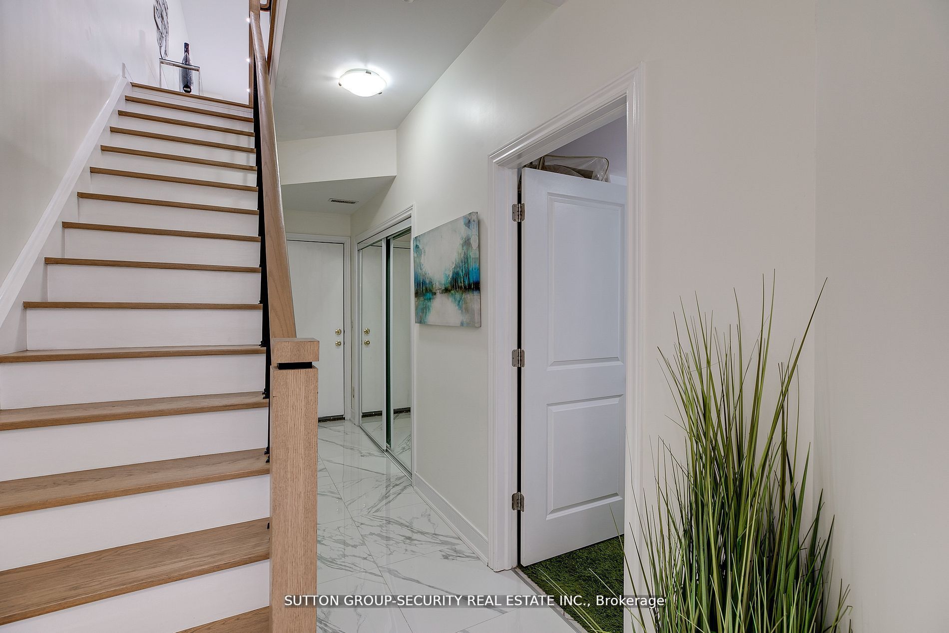 13 Bijou Walk