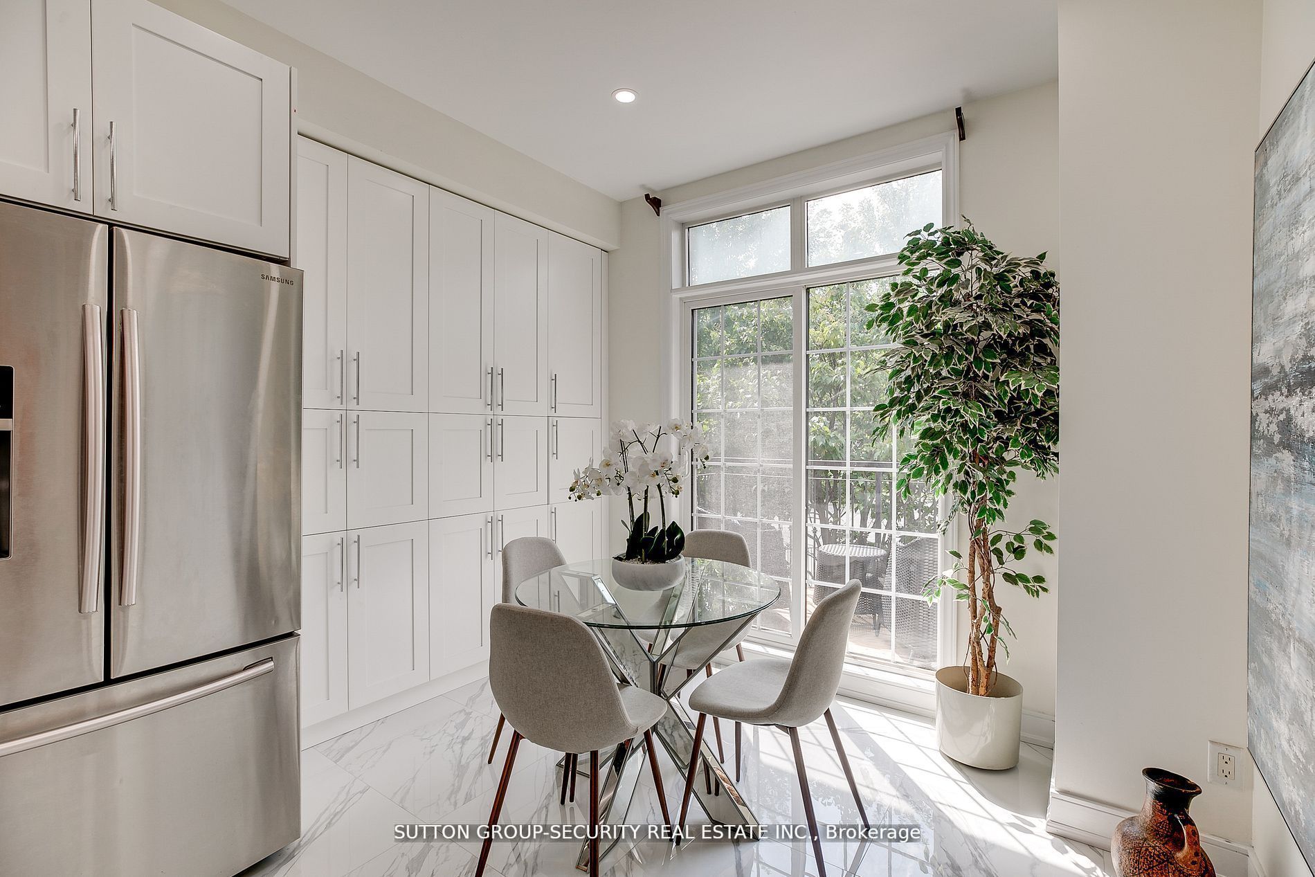 13 Bijou Walk