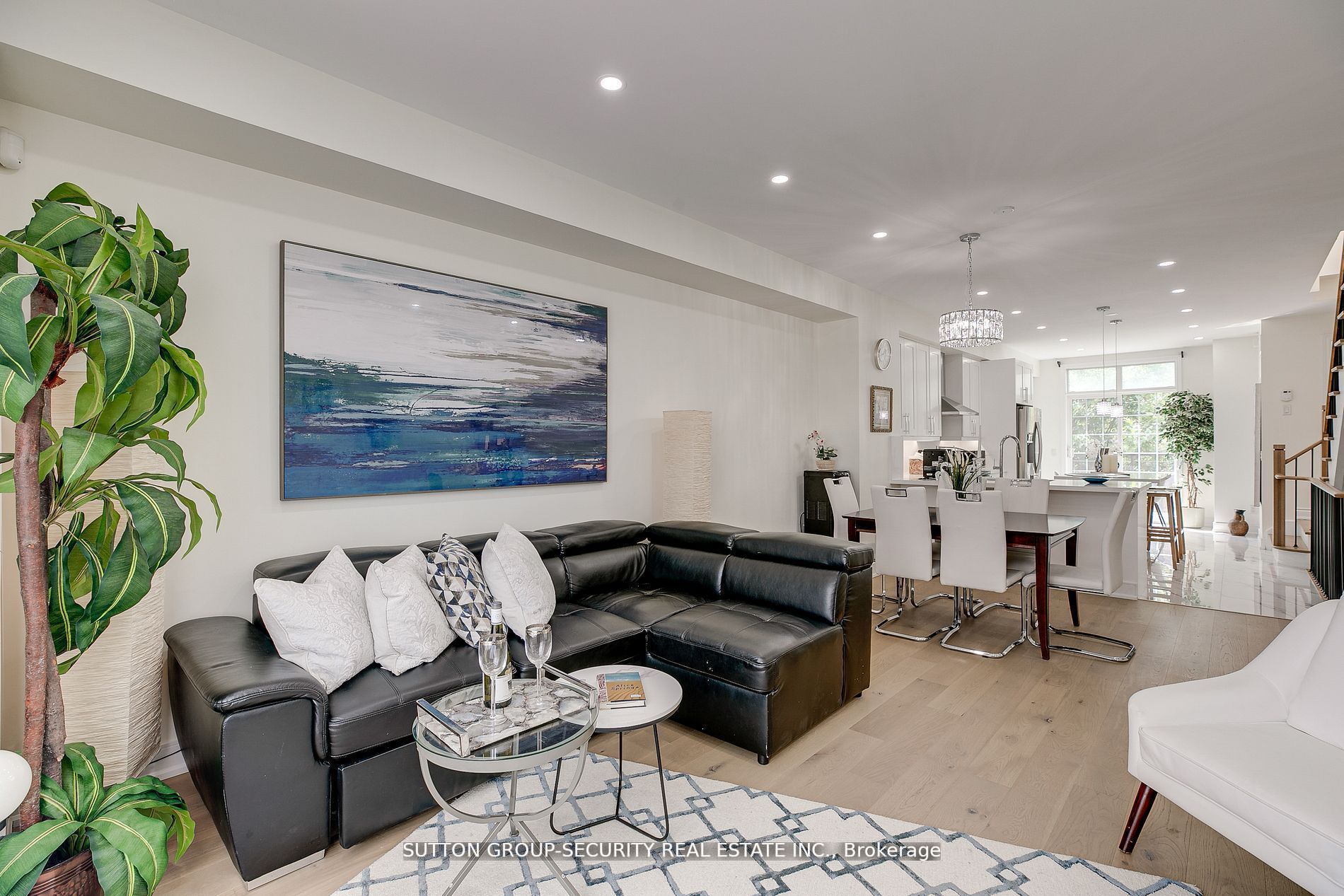 13 Bijou Walk