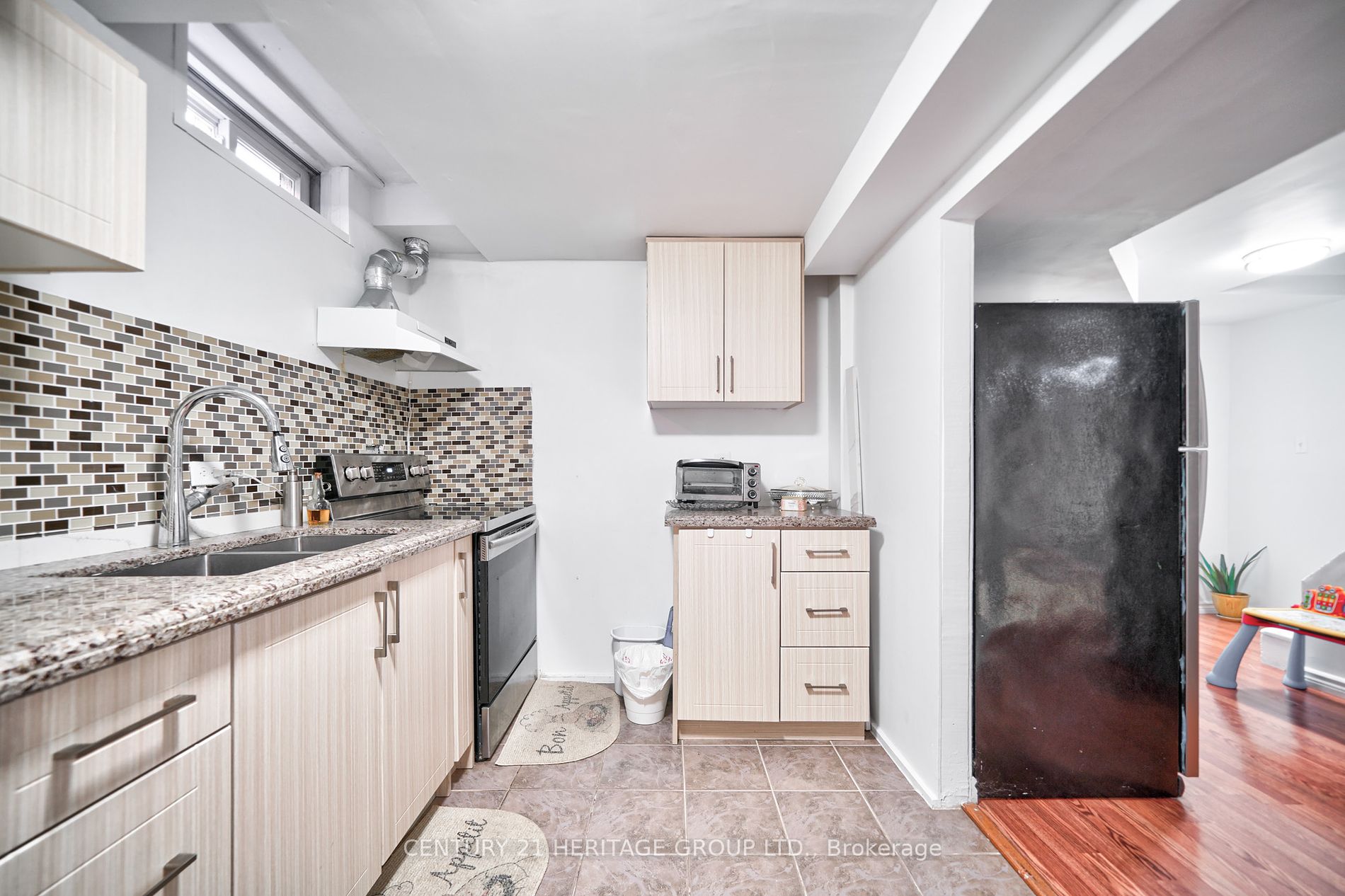 10 Shenstone Ave
