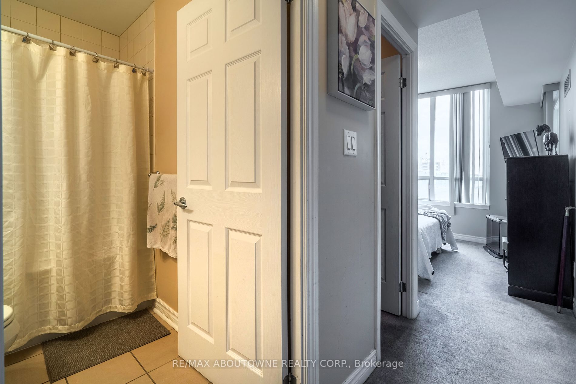 3504 Hurontario St, #505