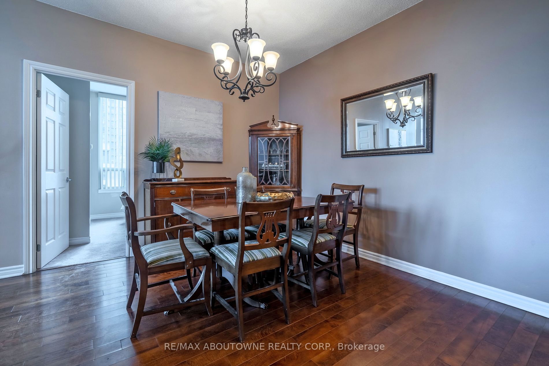 3504 Hurontario St, #505