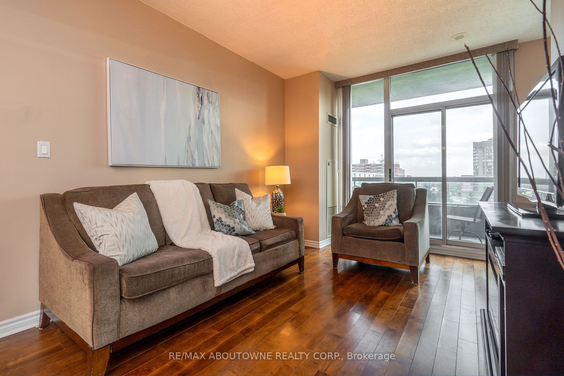 3504 Hurontario St, #505