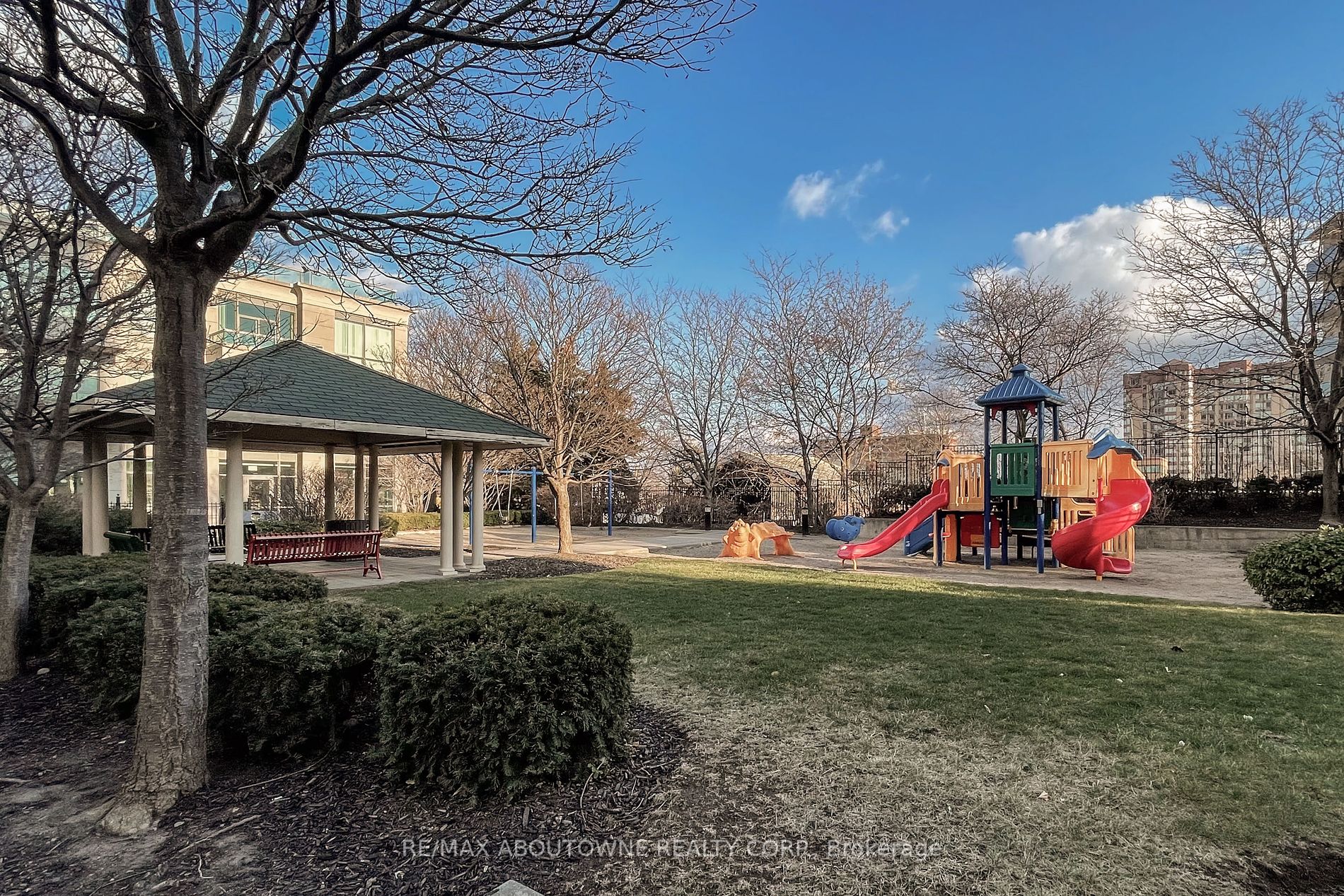 3504 Hurontario St, #505