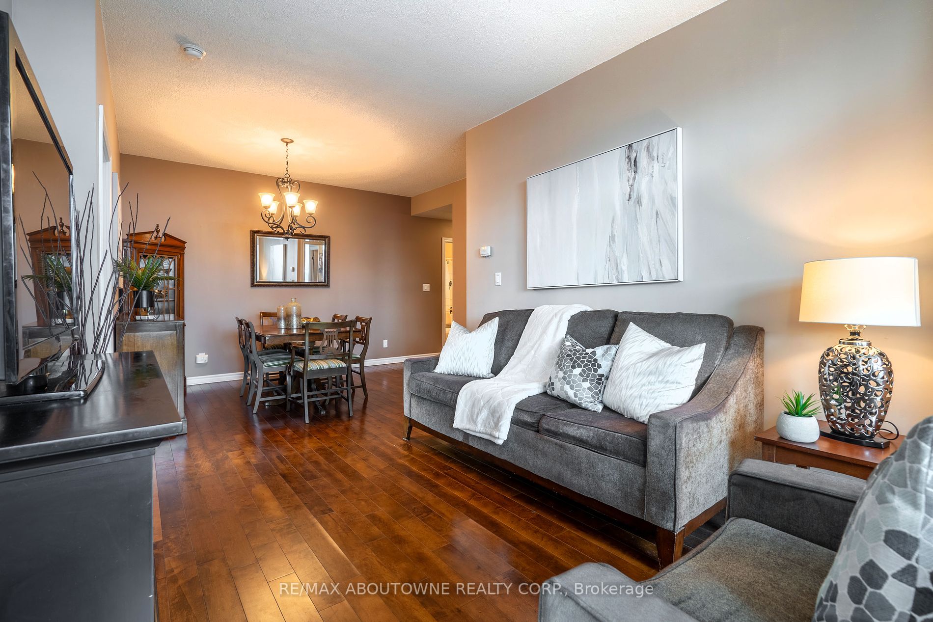 3504 Hurontario St, #505