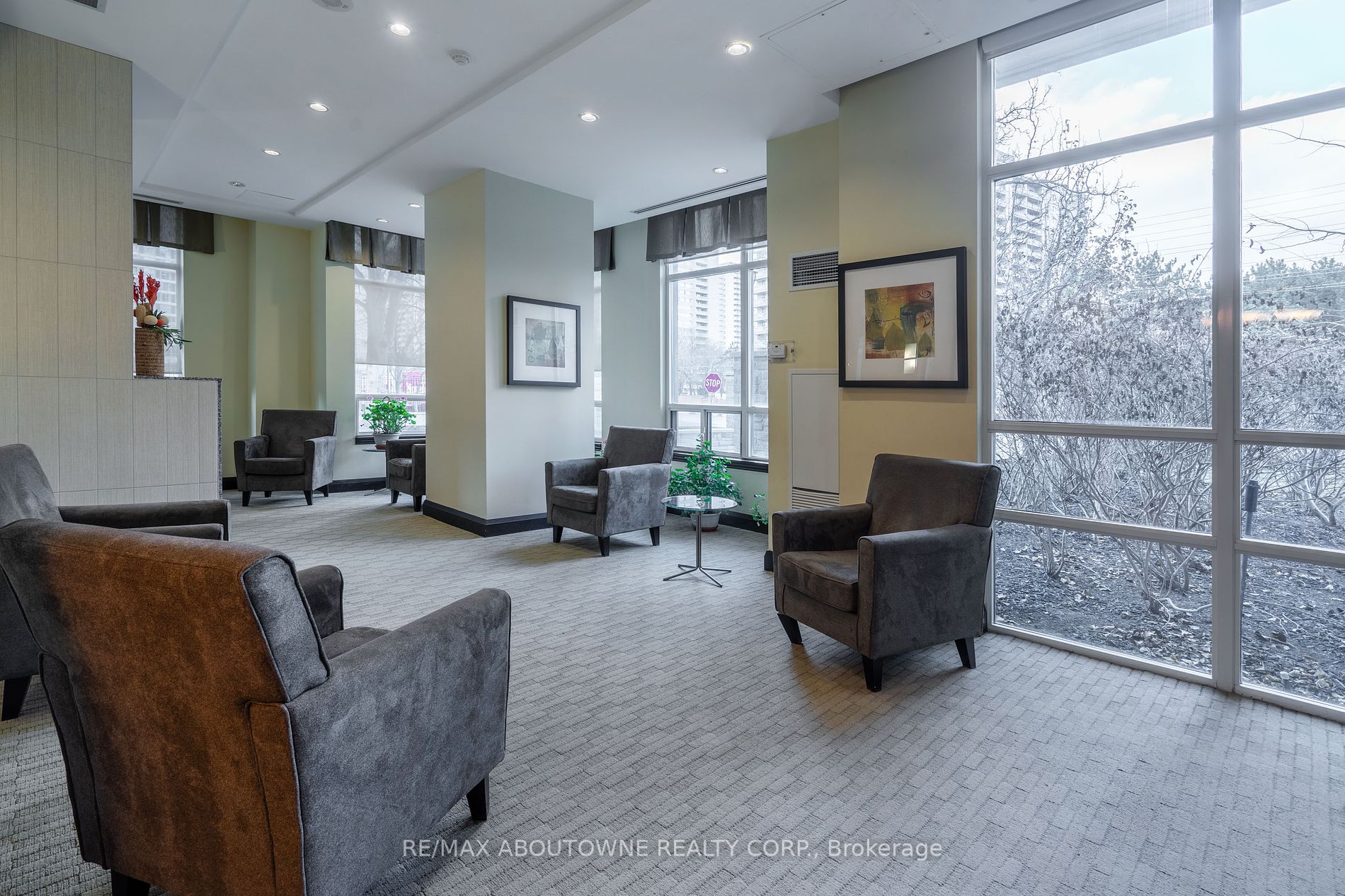 3504 Hurontario St, #505