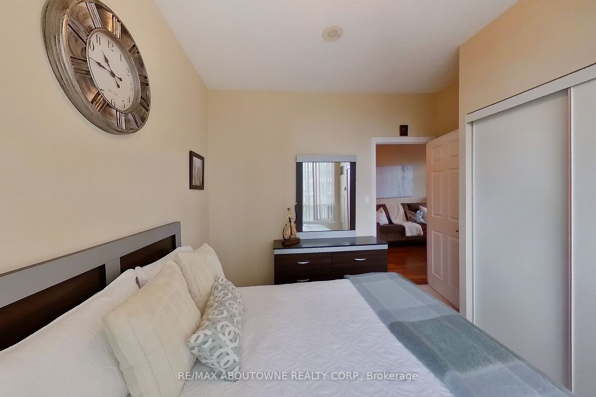 3504 Hurontario St, #505