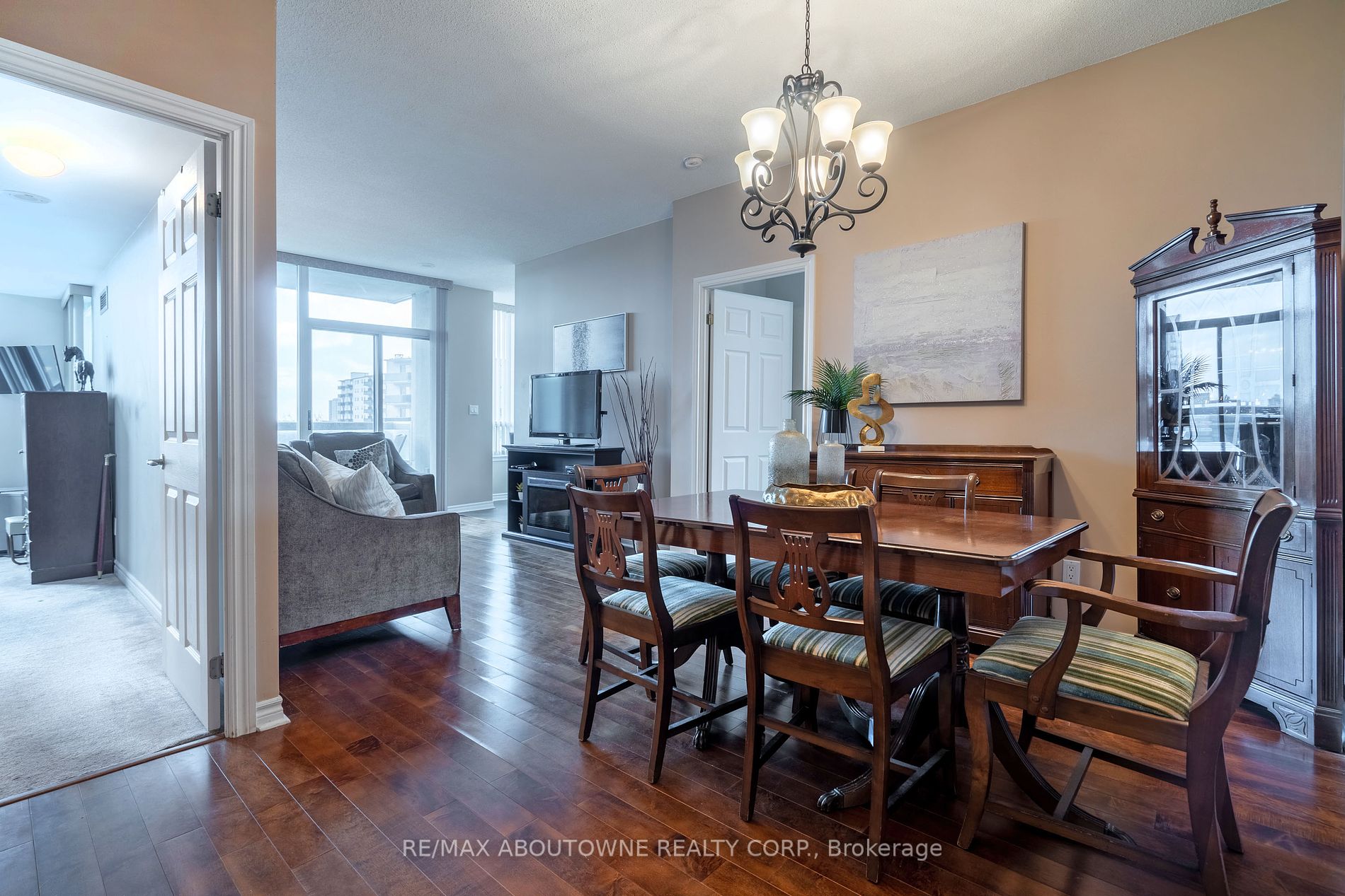 3504 Hurontario St, #505