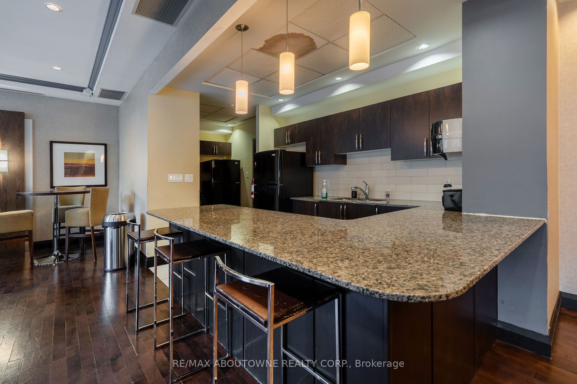 3504 Hurontario St, #505
