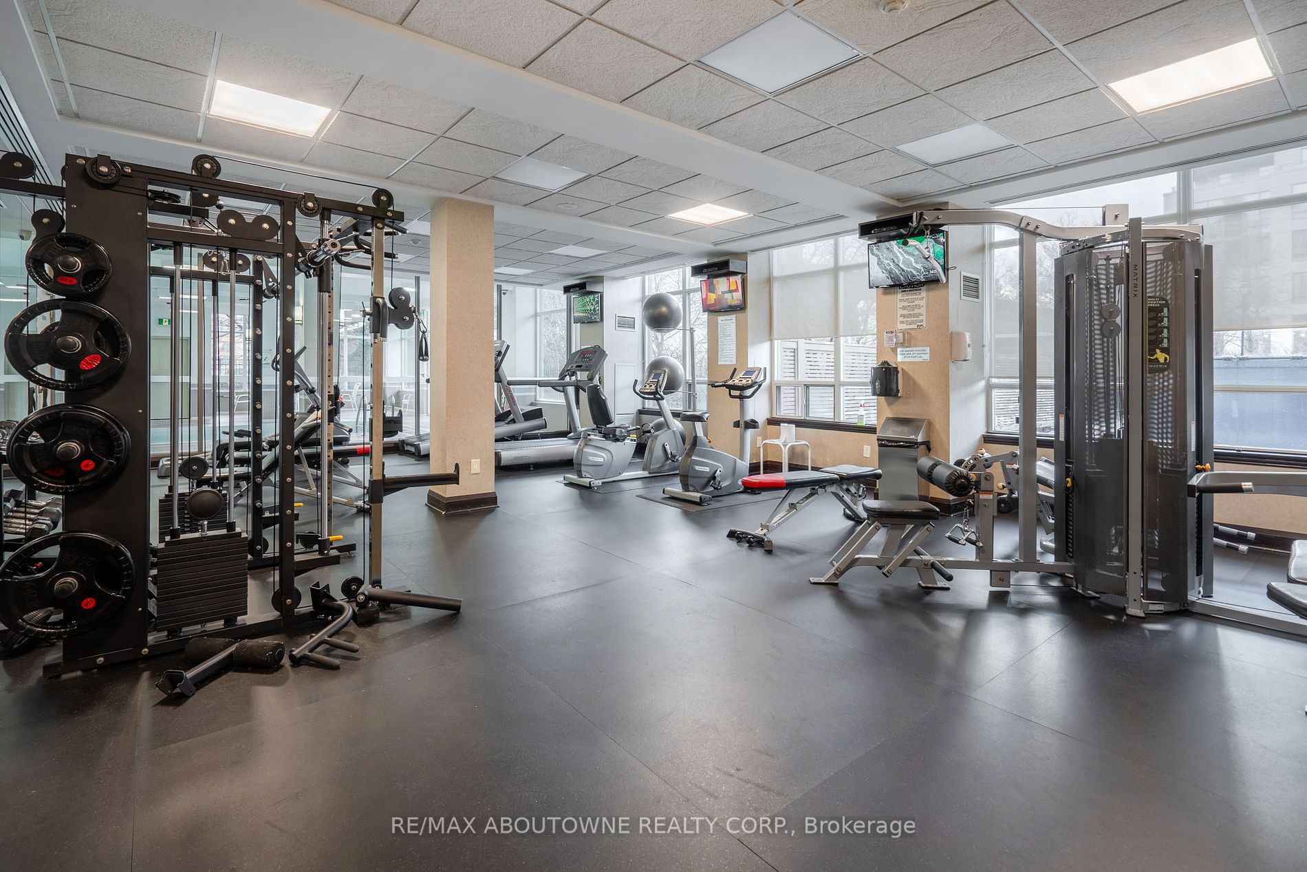 3504 Hurontario St, #505