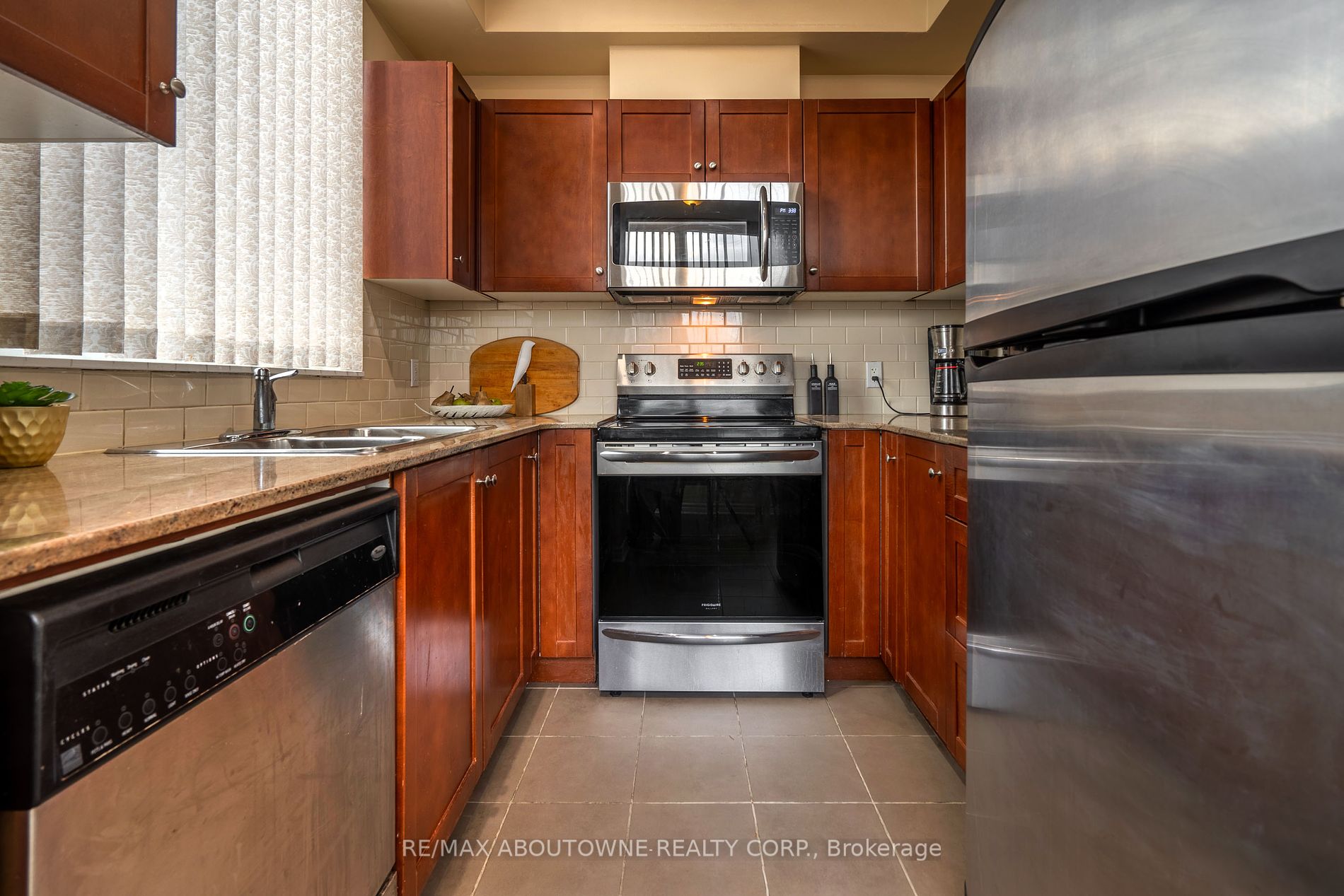 3504 Hurontario St, #505