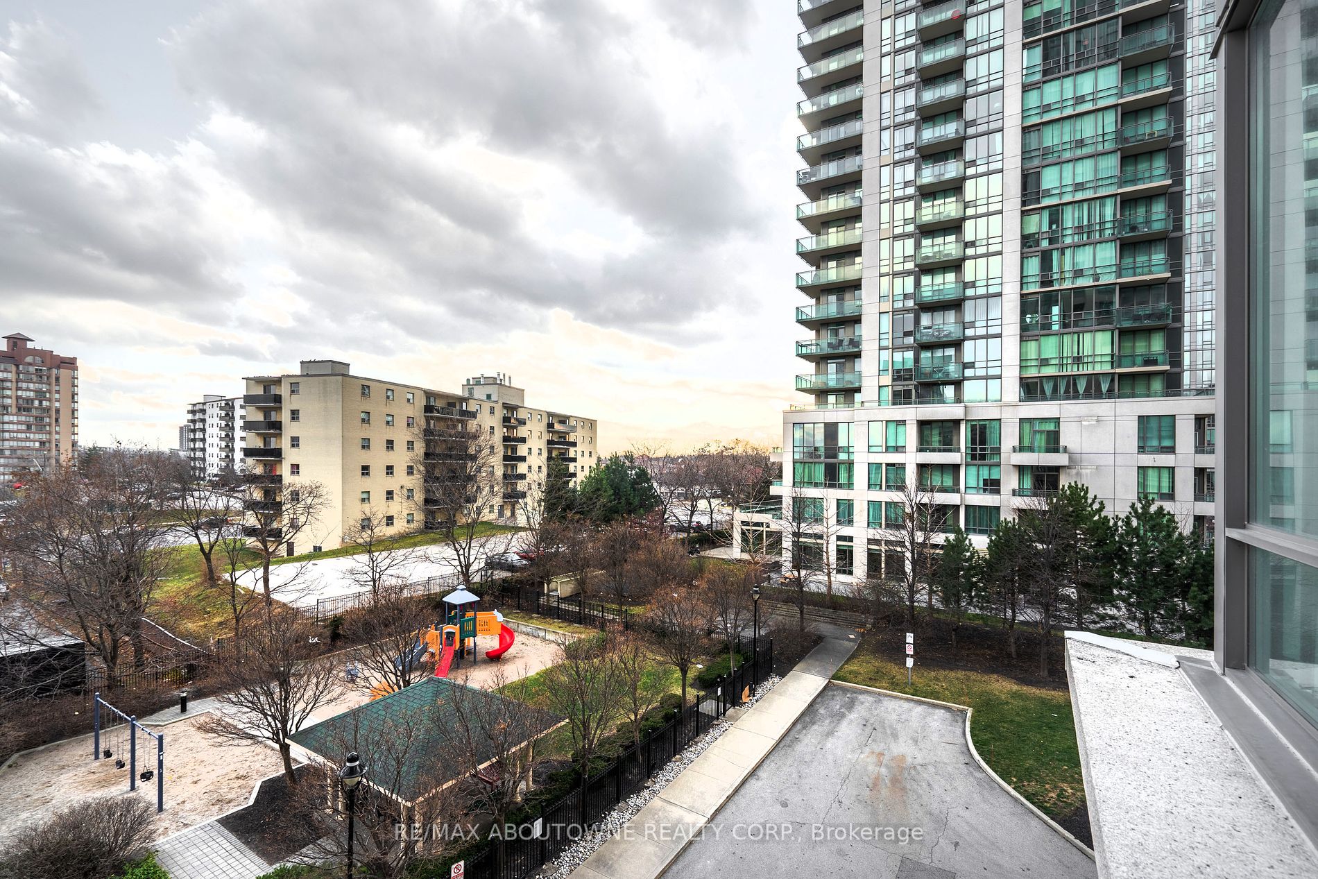 3504 Hurontario St, #505