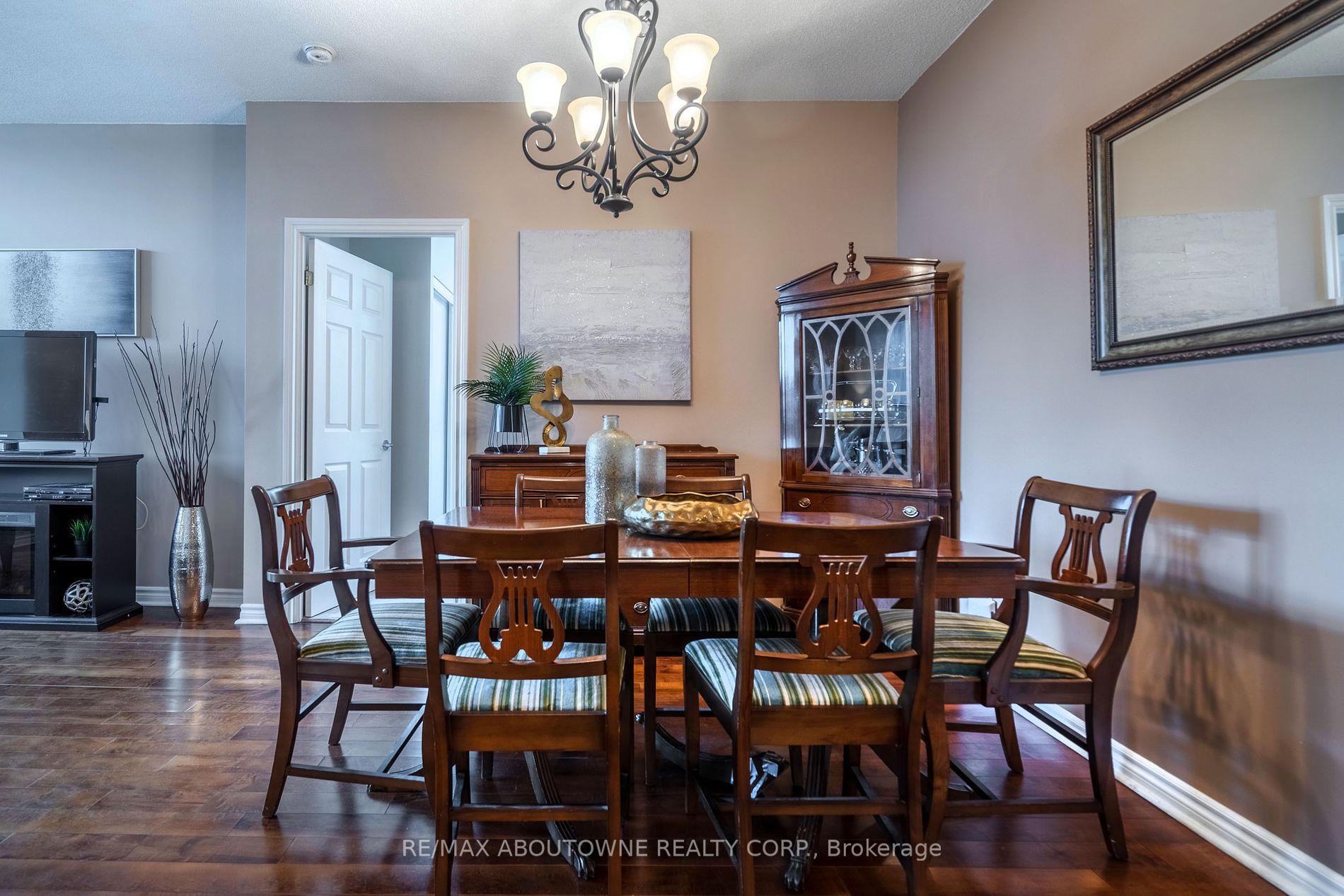 3504 Hurontario St, #505
