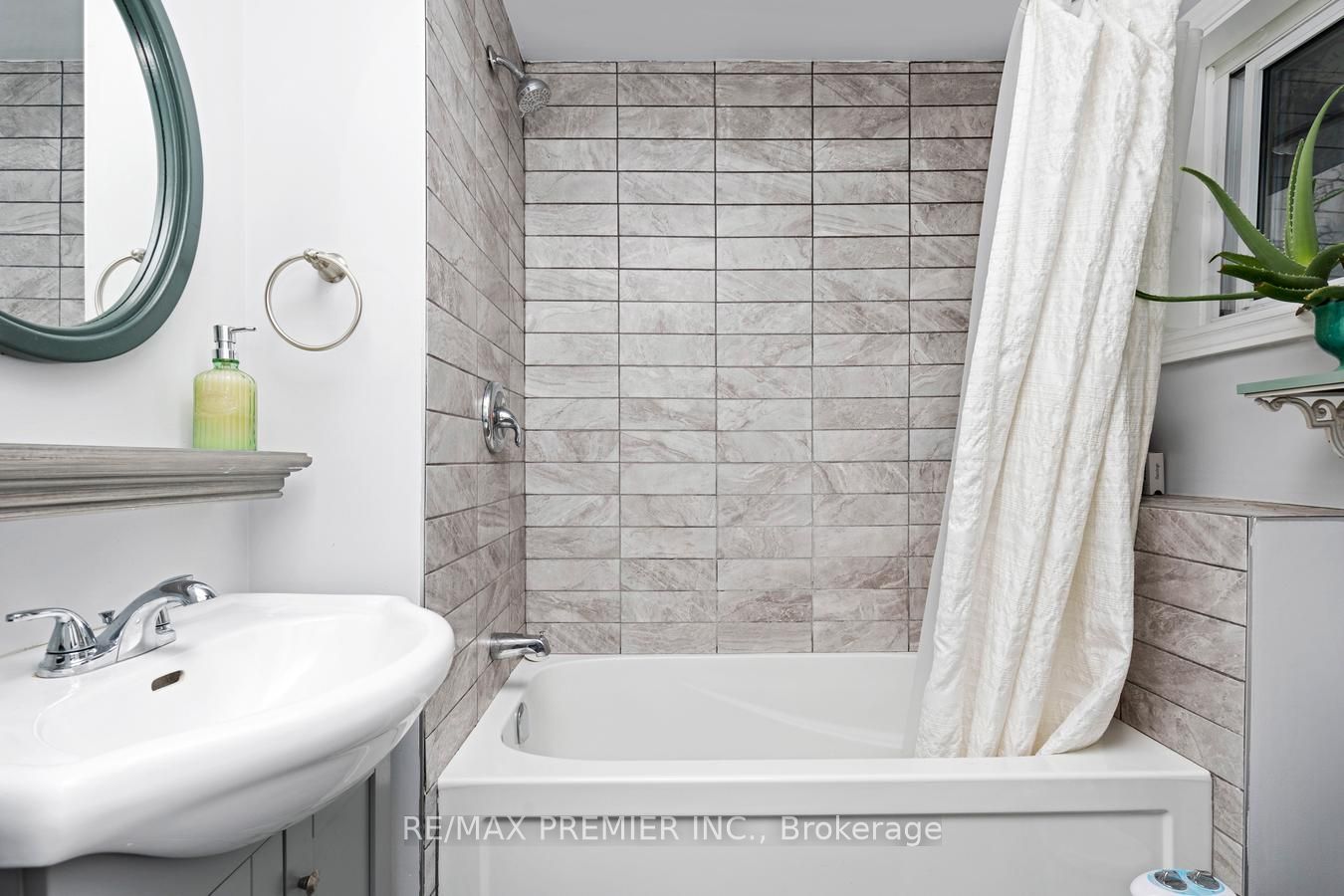 2565 Padstow Cres