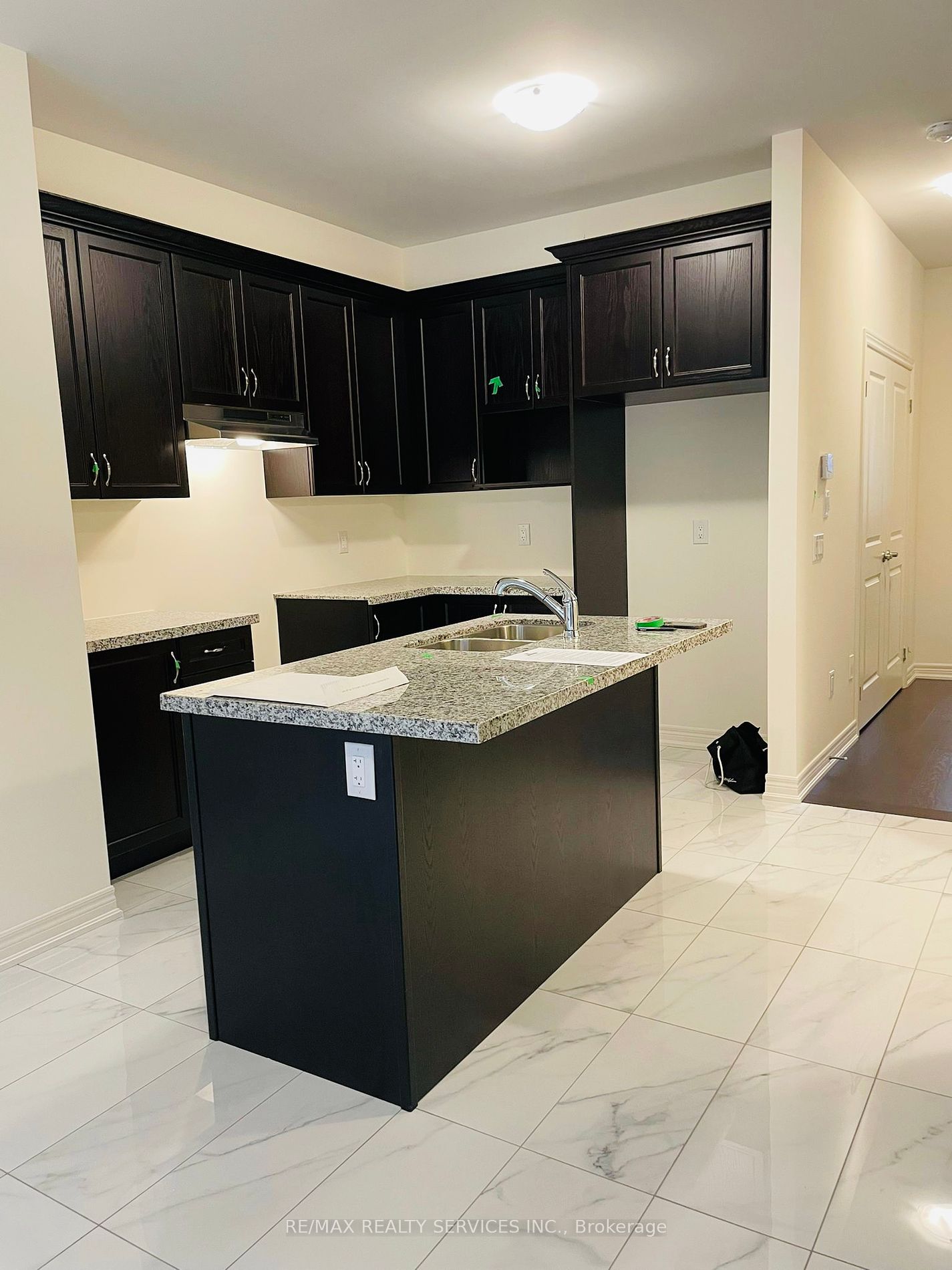14 Gosset Rd E