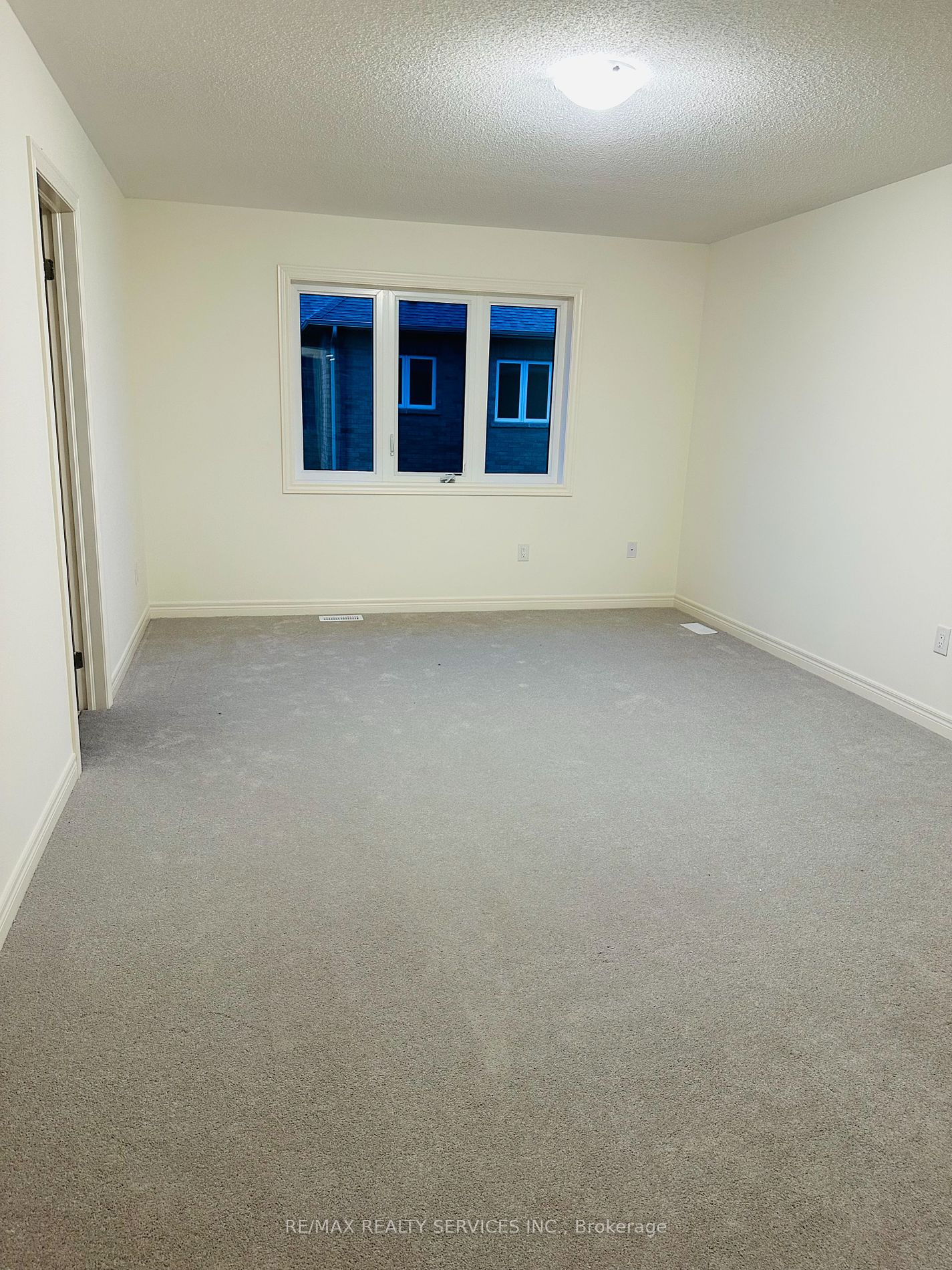 14 Gosset Rd E