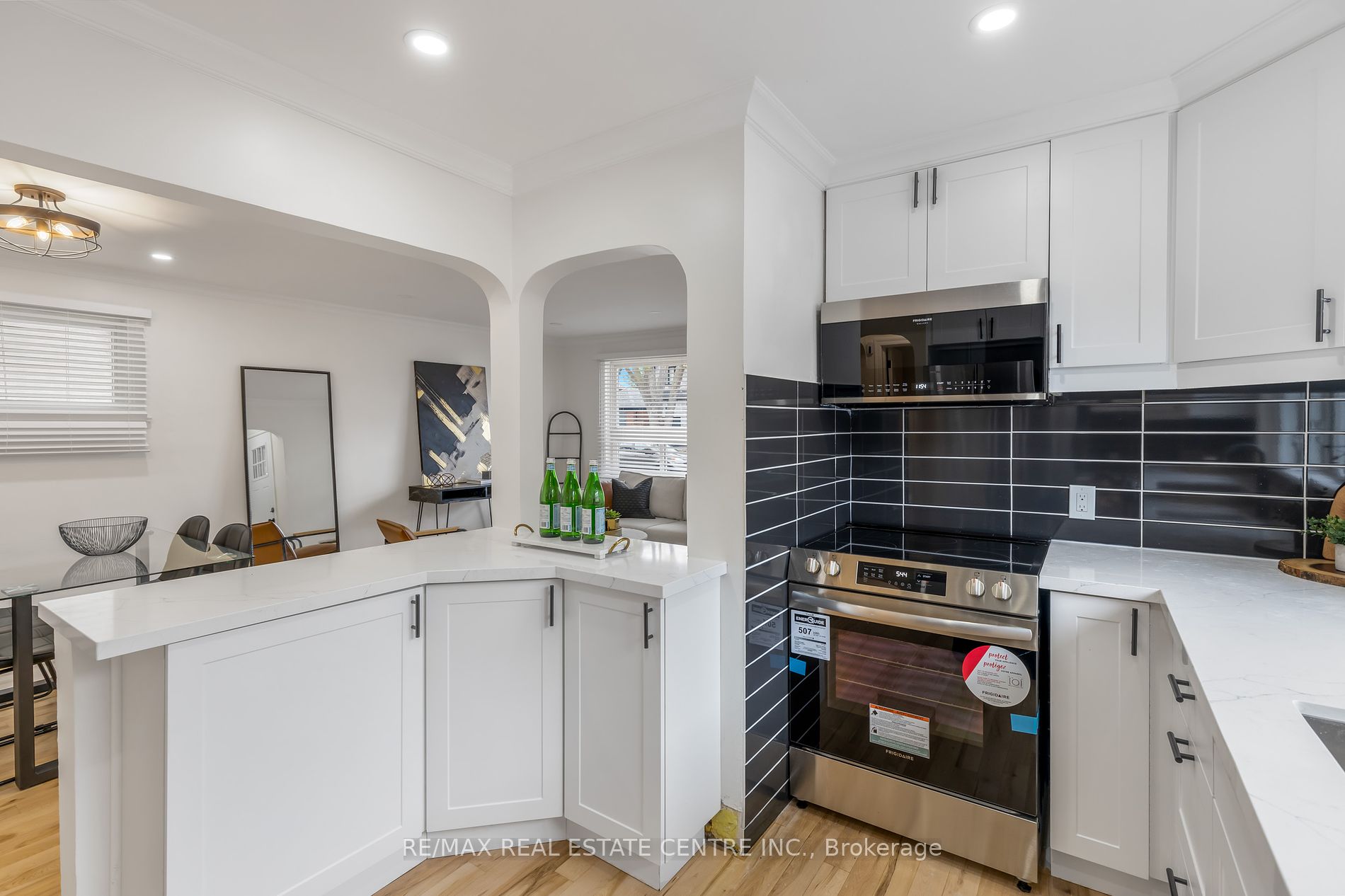 287 Gamma St, #Upper