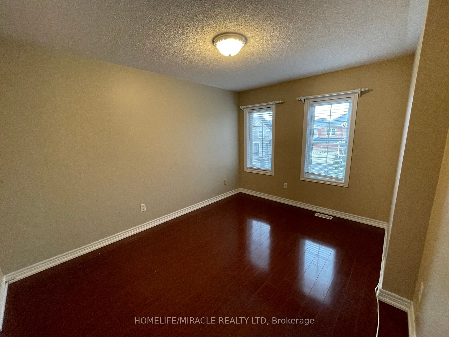 22 Amaryllis Dr