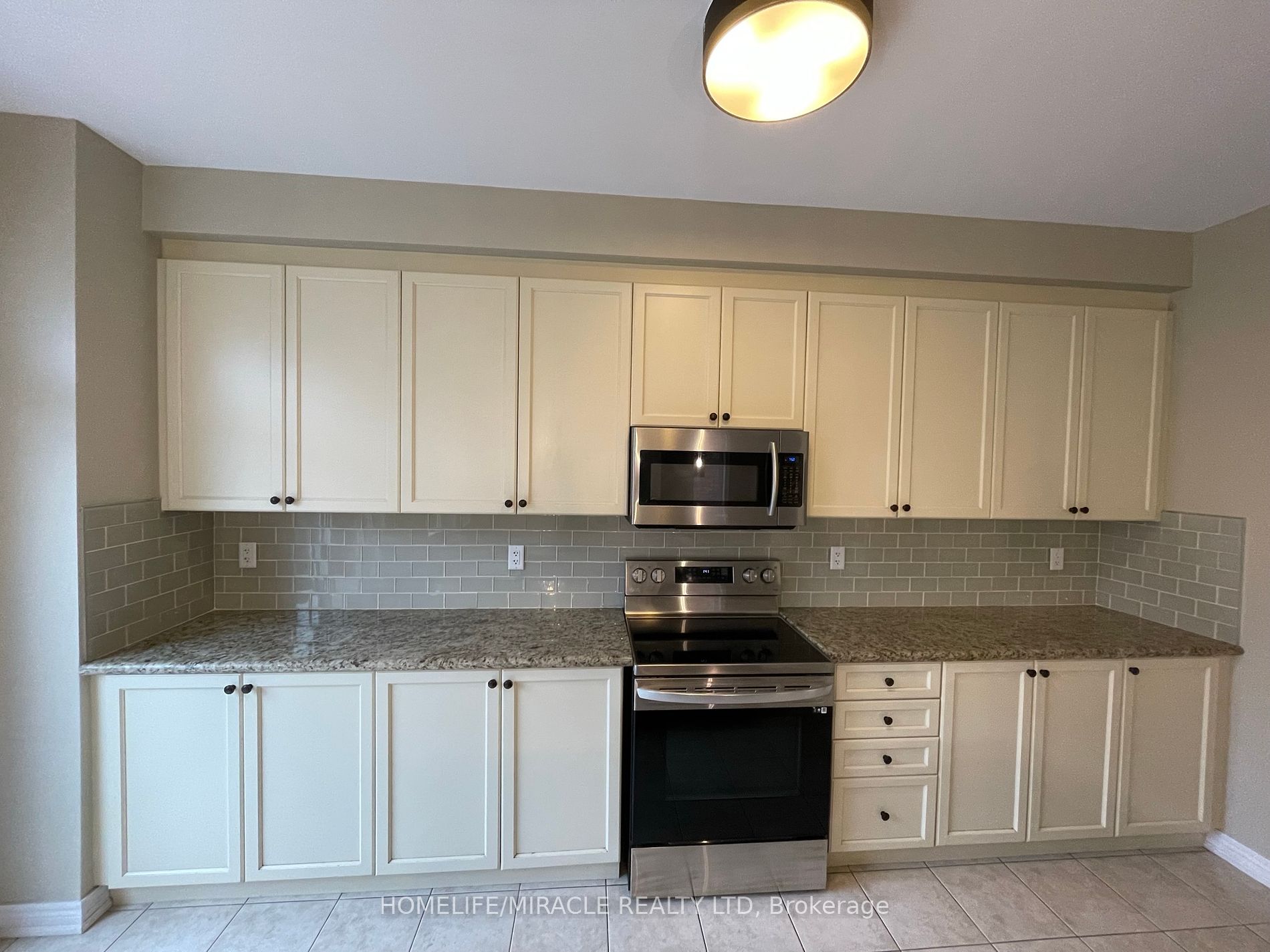 22 Amaryllis Dr