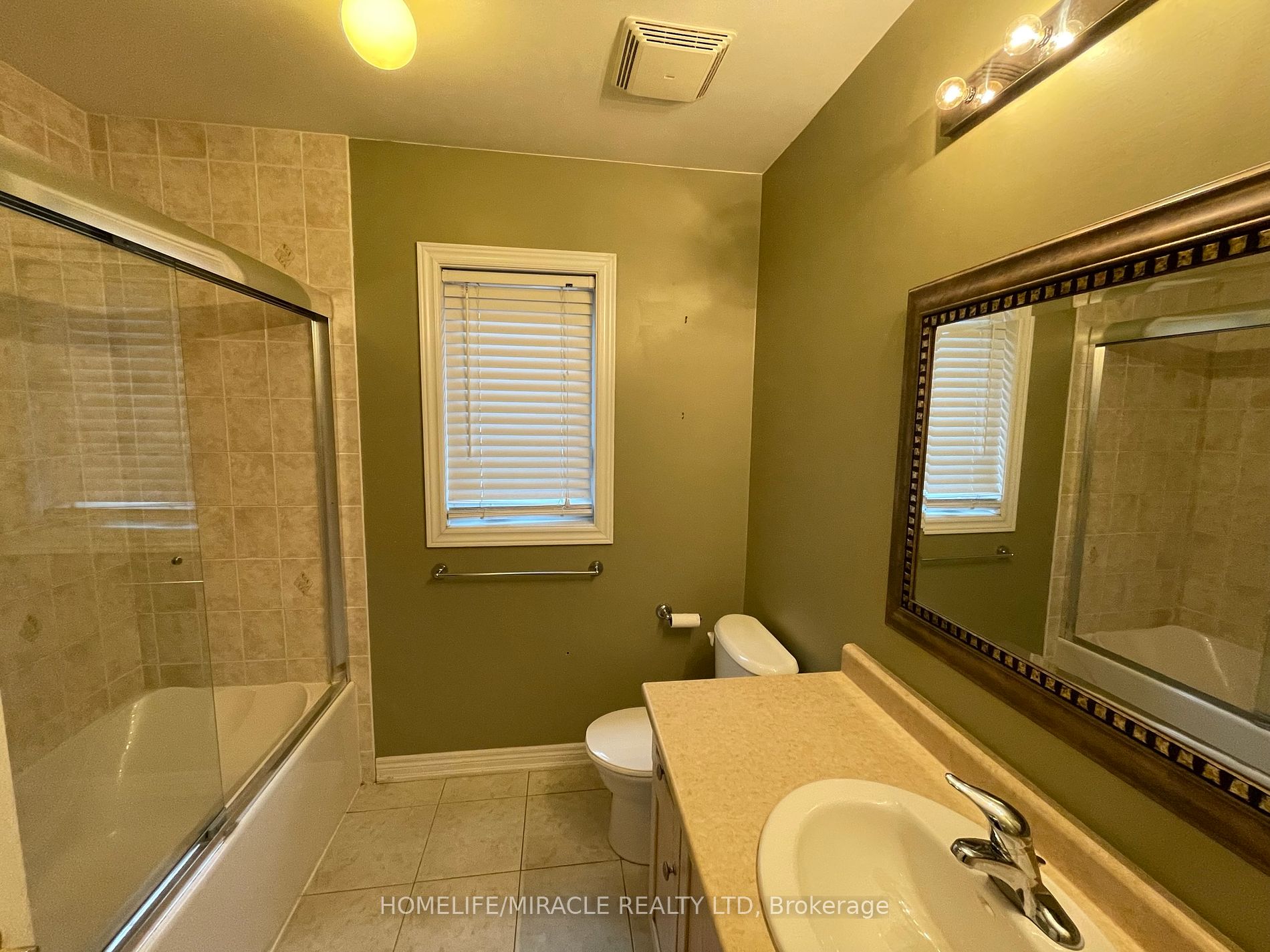 22 Amaryllis Dr