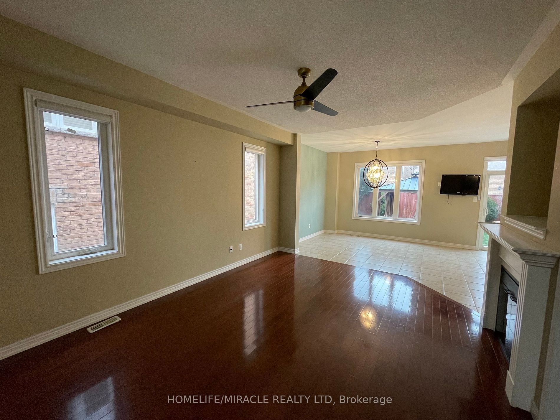 22 Amaryllis Dr