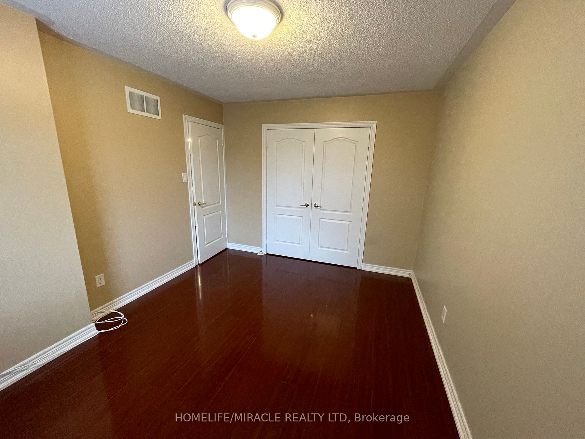 22 Amaryllis Dr